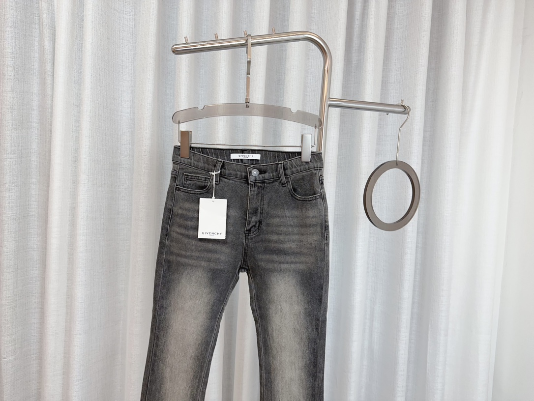 High-Quality Women’s Suit with New GIV* Logo, Stylish Jeans, and Oceanic Fashions - 图片 3