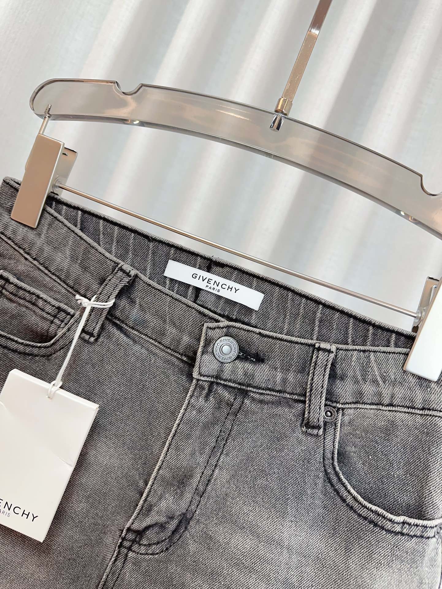 High-Quality Women’s Suit with New GIV* Logo, Stylish Jeans, and Oceanic Fashions - 图片 7