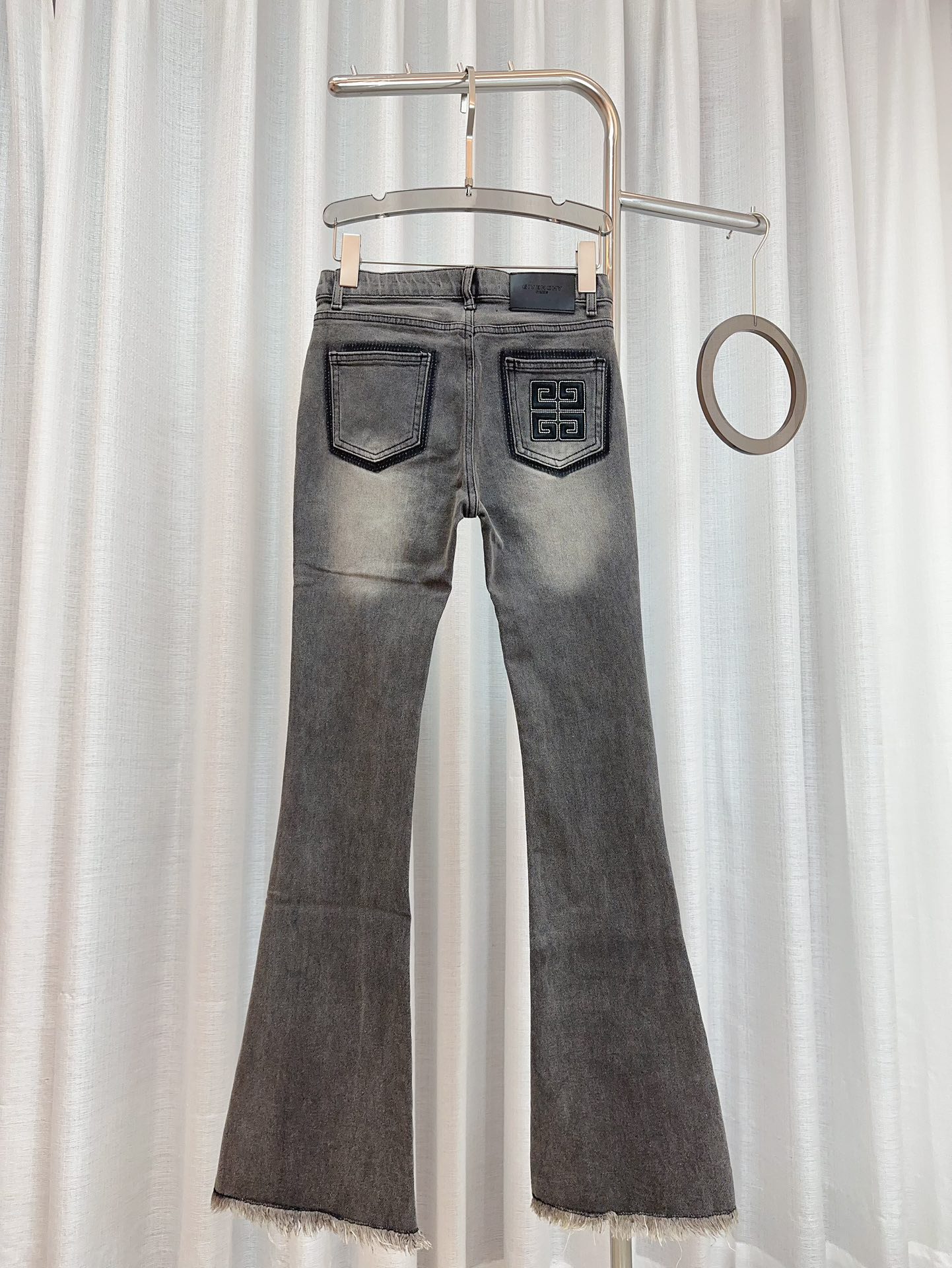 High-Quality Women’s Suit with New GIV* Logo, Stylish Jeans, and Oceanic Fashions - 图片 2