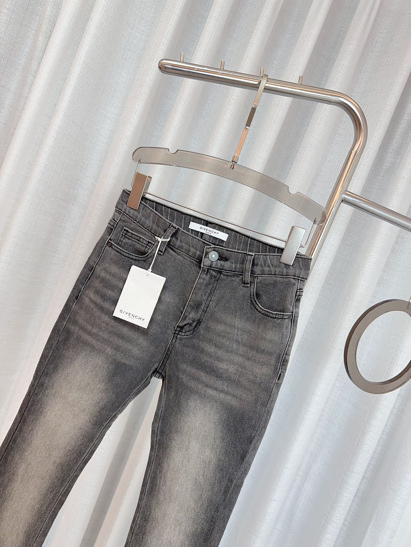 High-Quality Women’s Suit with New GIV* Logo, Stylish Jeans, and Oceanic Fashions - 图片 4