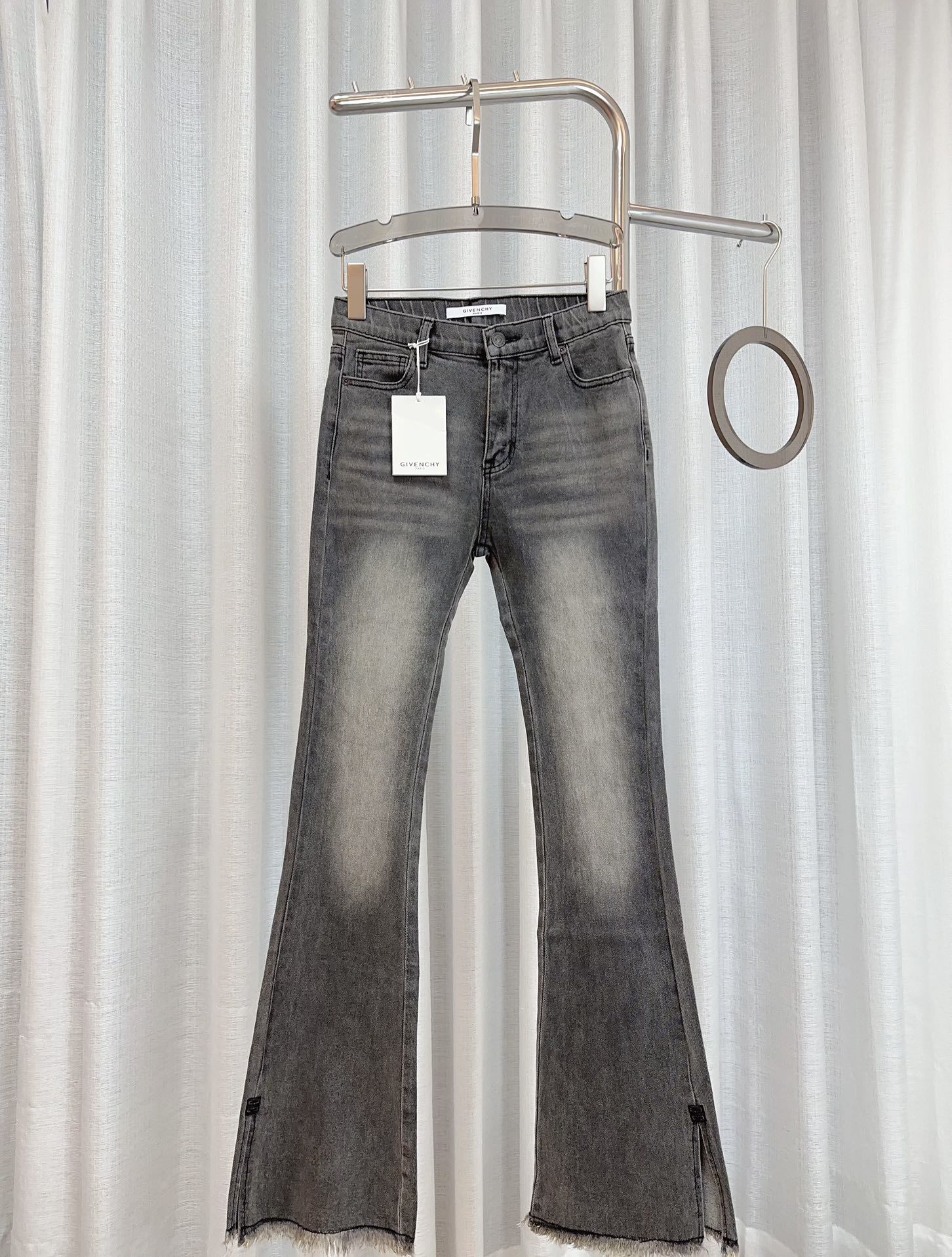 High-Quality Women’s Suit with New GIV* Logo, Stylish Jeans, and Oceanic Fashions - 图片 1