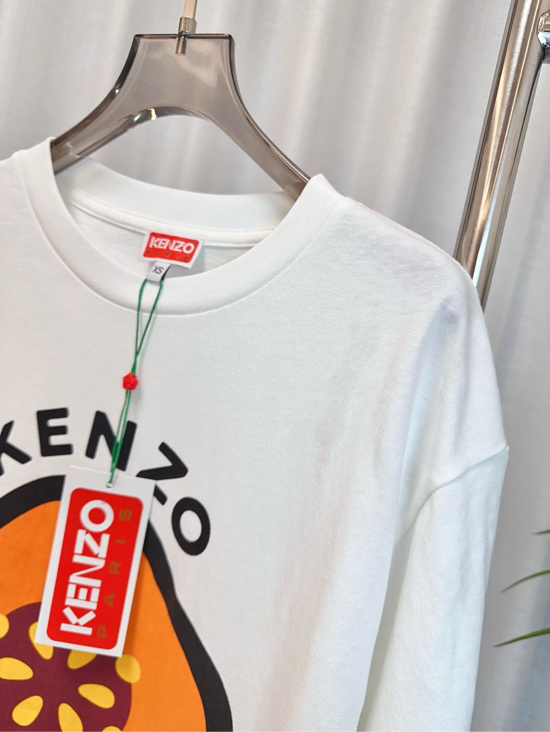“Premium Women’s Clothes with Ken** Seashells and Logo T-Shirt in Pure Cotton” - 图片 6