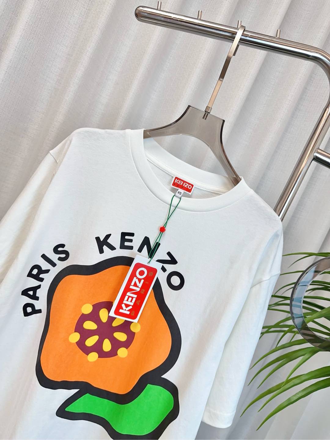 “Premium Women’s Clothes with Ken** Seashells and Logo T-Shirt in Pure Cotton” - 图片 4