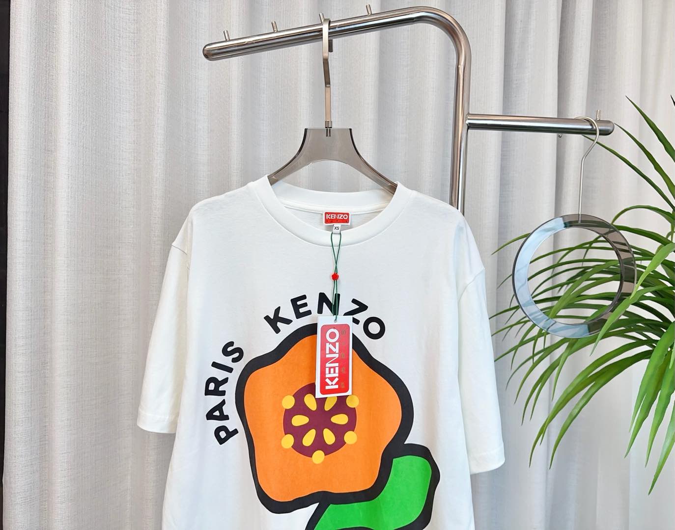 “Premium Women’s Clothes with Ken** Seashells and Logo T-Shirt in Pure Cotton” - 图片 3
