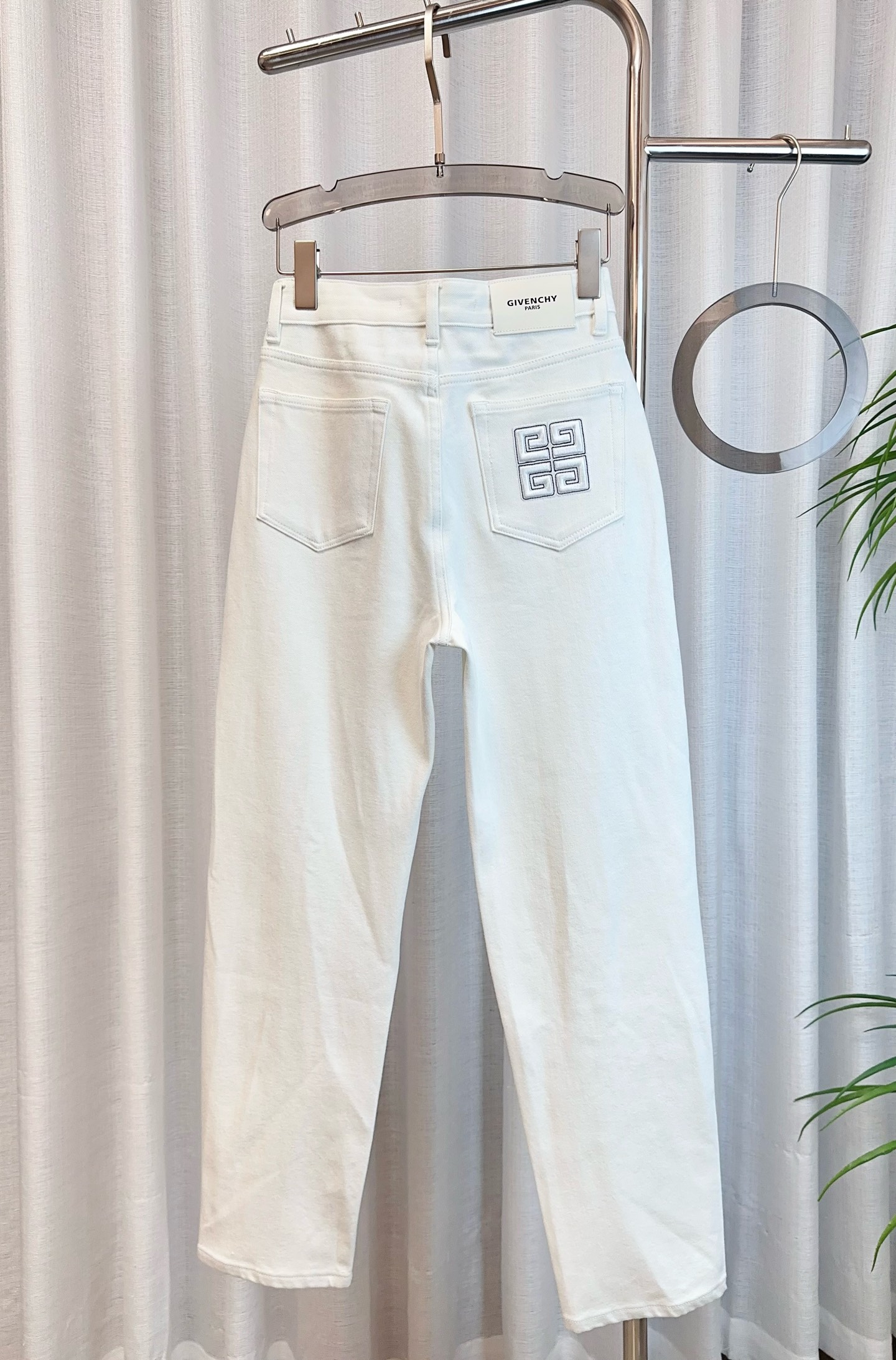 High Quality Women’s Clothes with Custom-Made Pants and Embroidered Bag - 图片 2
