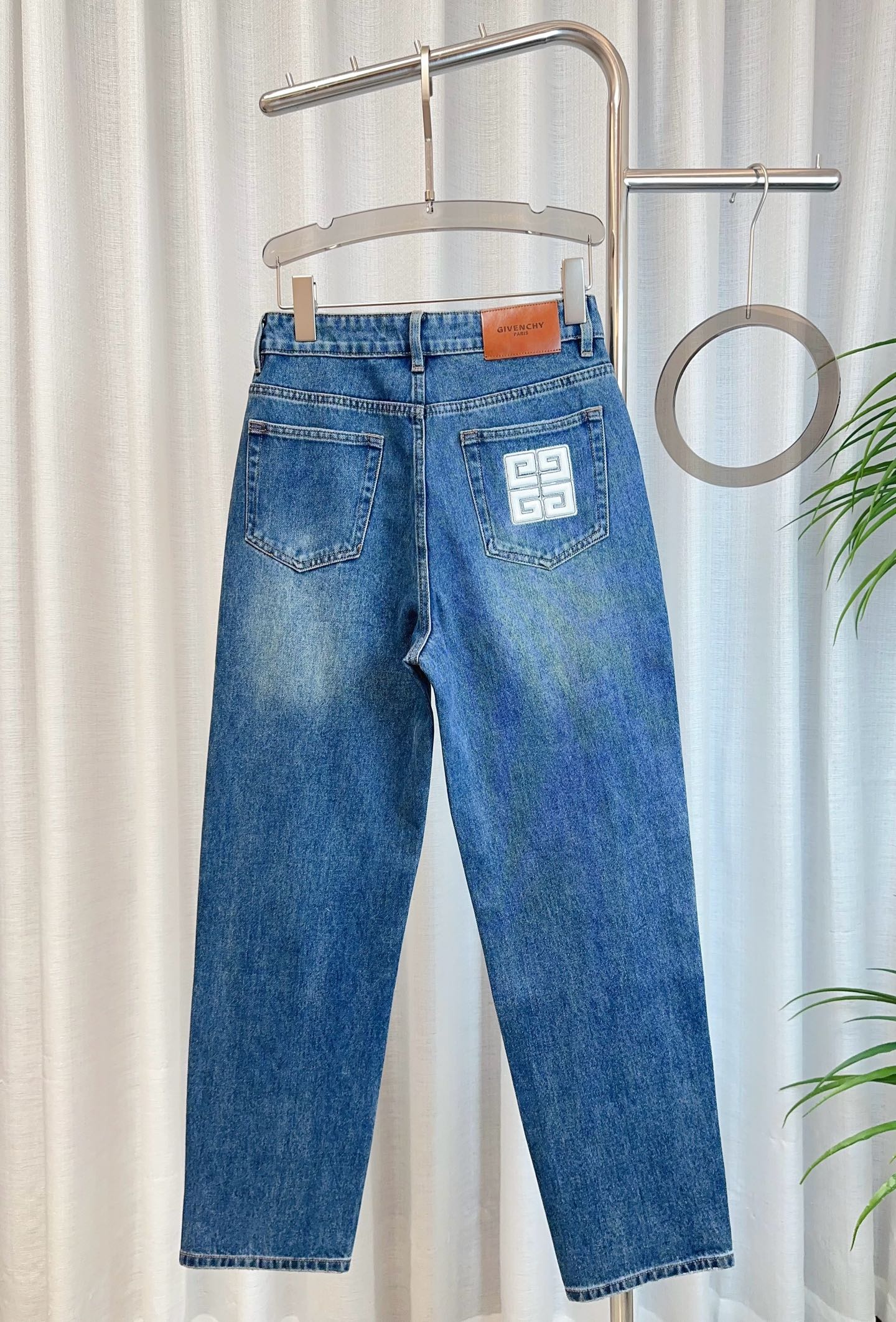 “High-Quality Women’s Suit with Custom-Made Jeans and Embroidered Logo Pocket” - 图片 2