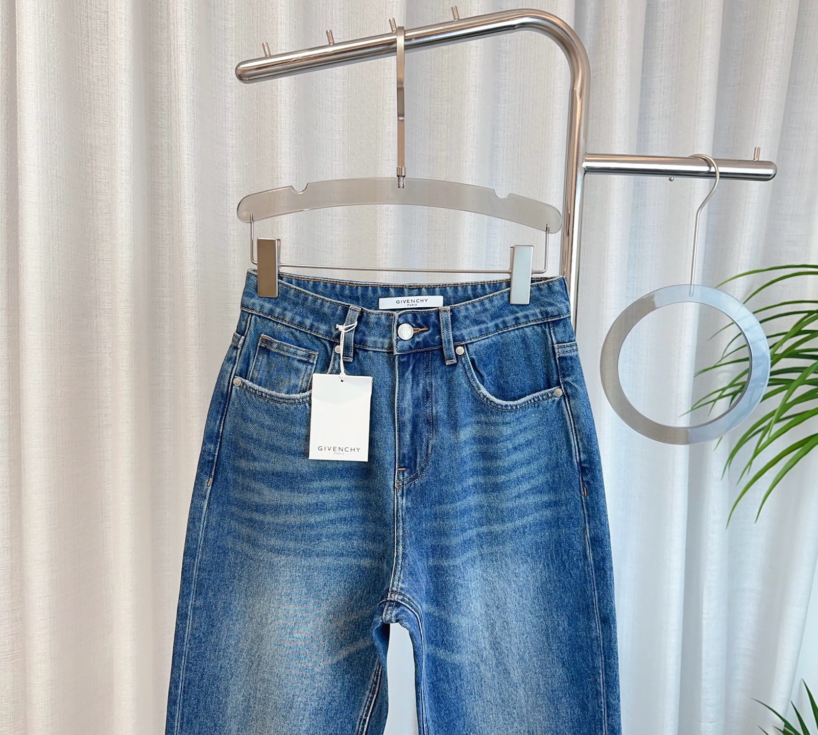 “High-Quality Women’s Suit with Custom-Made Jeans and Embroidered Logo Pocket” - 图片 3