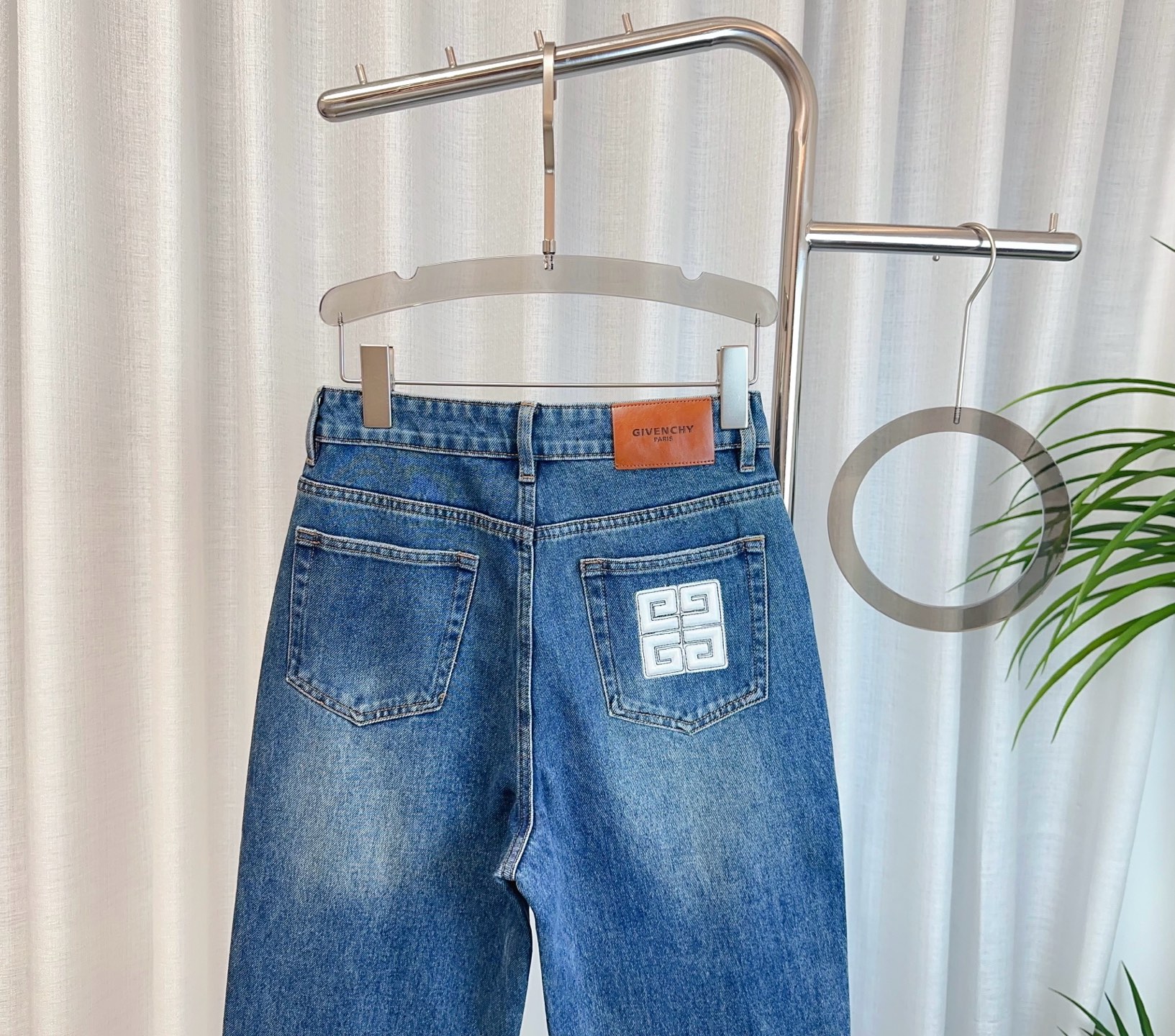 “High-Quality Women’s Suit with Custom-Made Jeans and Embroidered Logo Pocket” - 图片 5