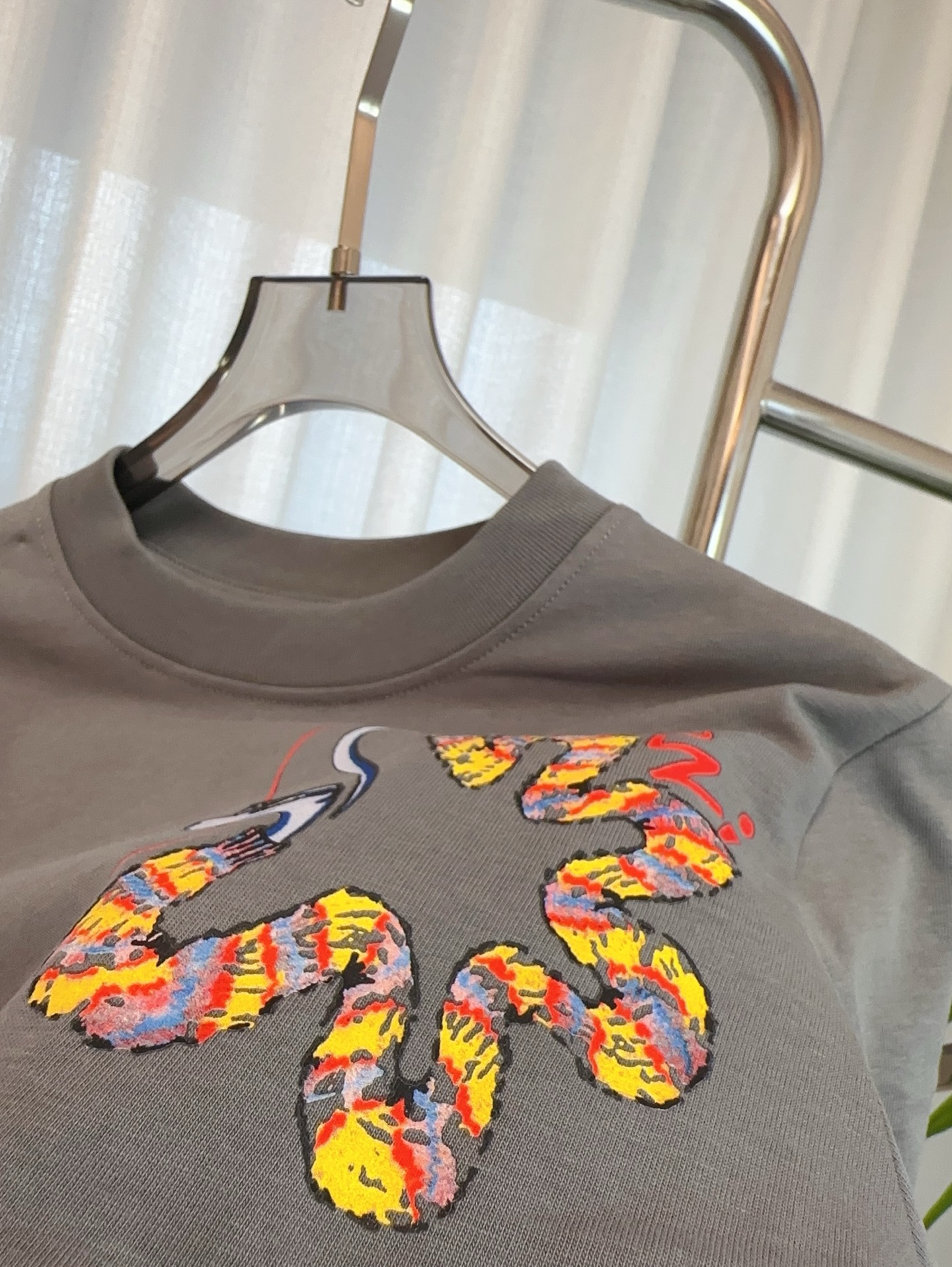 “High-end Women’s Clothes with MAR** Gravity Logo: Customized Pure T-shirt for Comfort and Quality” - 图片 6
