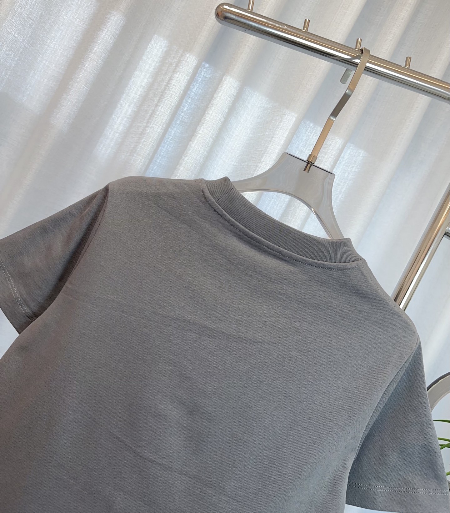“High-end Women’s Clothes with MAR** Gravity Logo: Customized Pure T-shirt for Comfort and Quality” - 图片 5