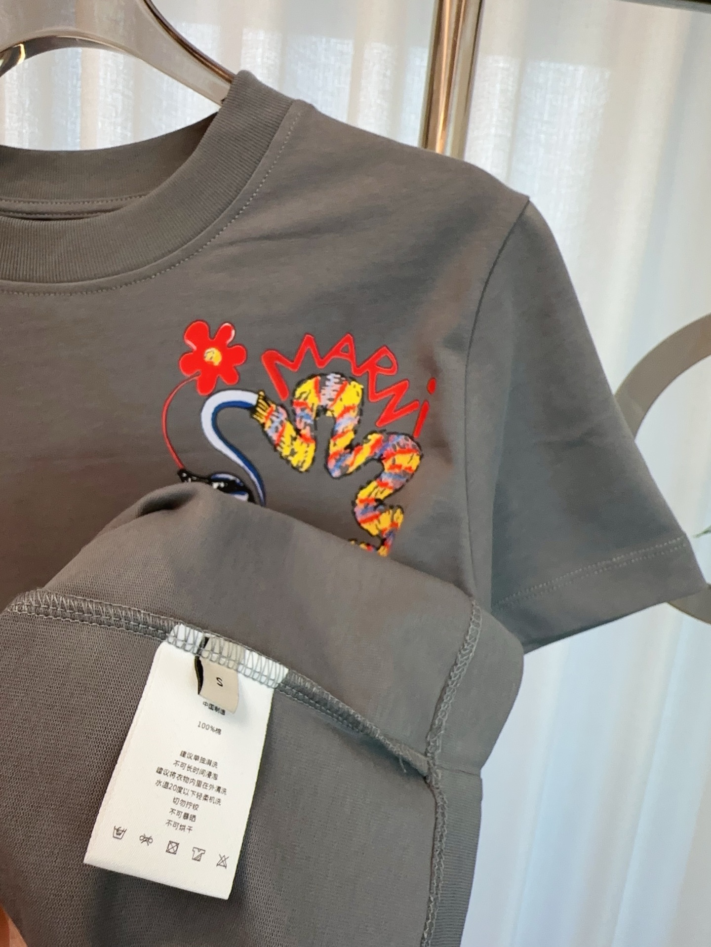 “High-end Women’s Clothes with MAR** Gravity Logo: Customized Pure T-shirt for Comfort and Quality” - 图片 7
