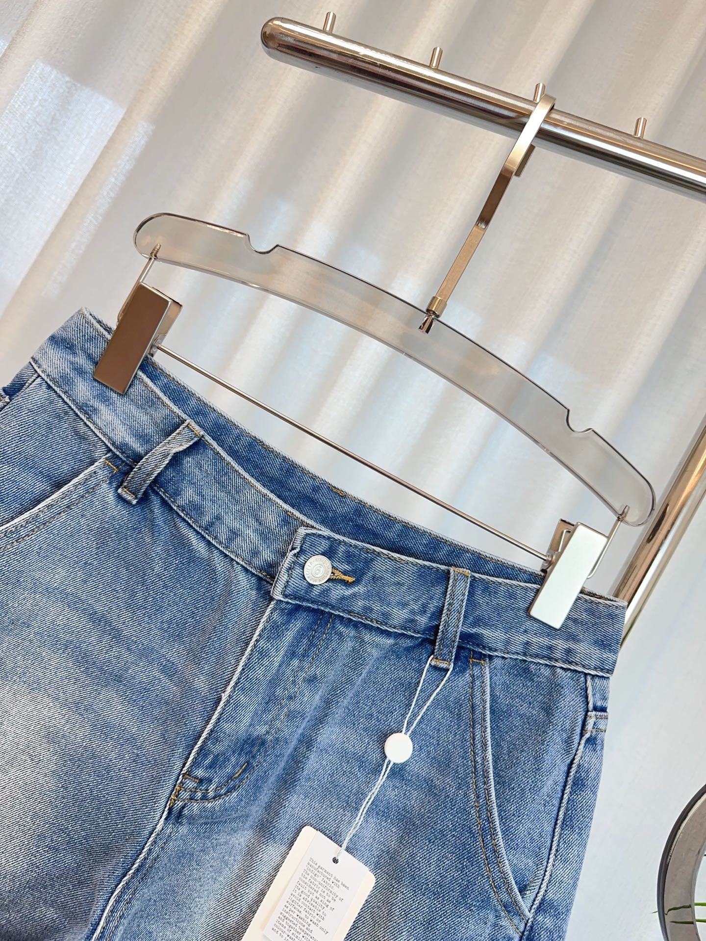 “High-quality Women’s Suit with MM6 Bag and Glombo Shorts in Pure Cotton Fabric” - 图片 4