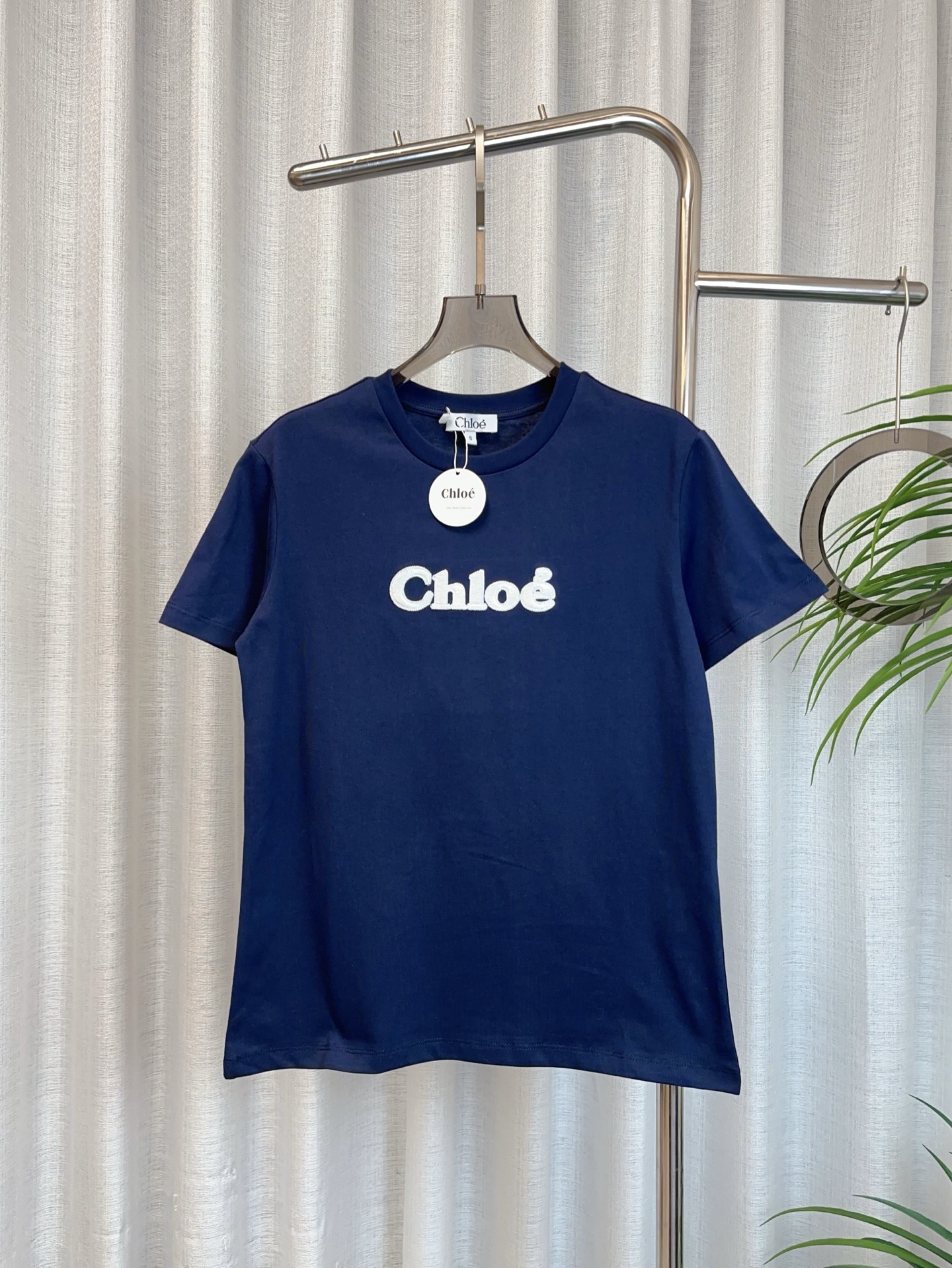 CHLO新款刺绣徽标logoT-shirt   定制纯棉面料  柔软舒适   采用新型刺绣徽标logo点缀 精致百搭  女生必备单品  最高品质  欢迎对比  白色  粉色 藏青色  smL  CE0ZY