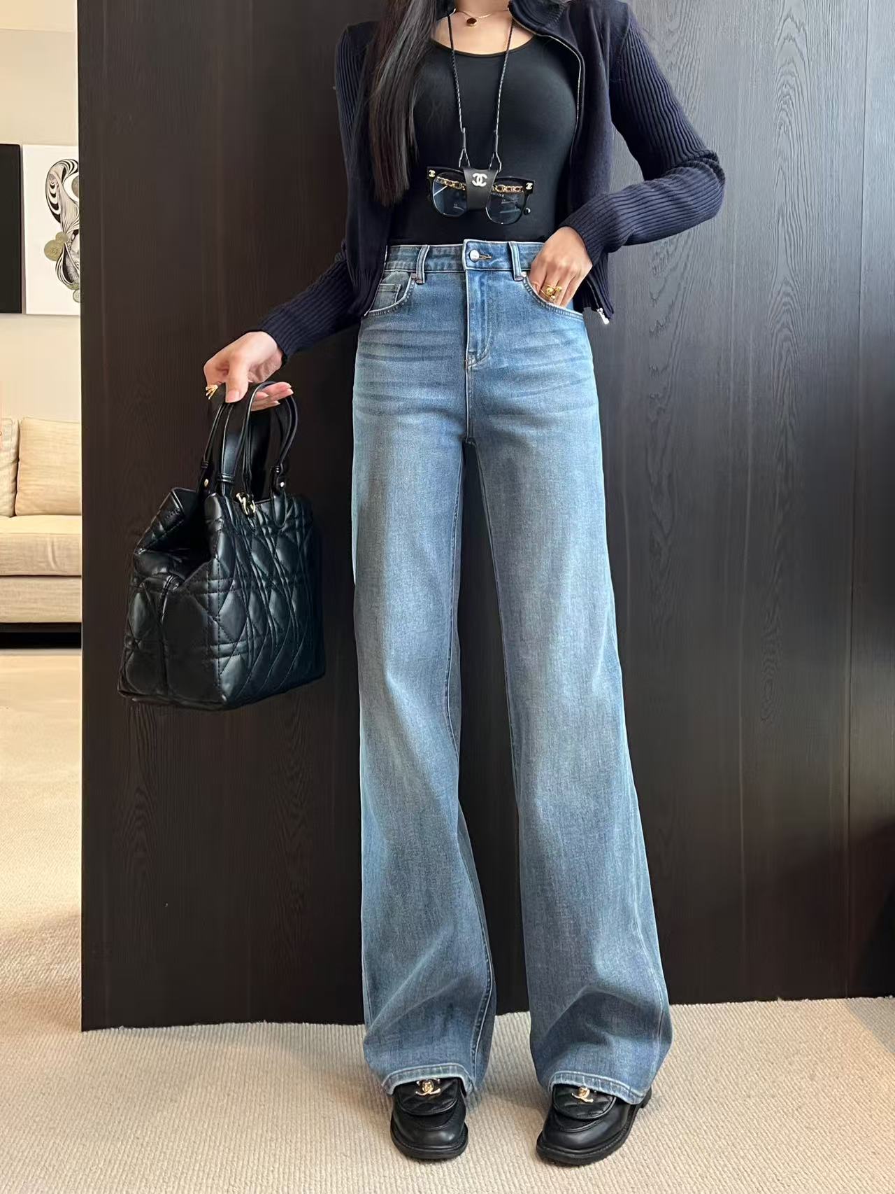 NO:328190,Model number G25040325 FEND* new high-end custom elastic denim wash cotton fabric is soft and comfortable!  Original letter logo hardware accessories Pocket color FF embroidered badges mid-high waist loose wide-leg jeans and trousers!  Blue, 38.40.42.44.46 (44 size waist circumference 66~72, trousers length 103 fabric high elasticity) hair, fendi, jeans, alexander wang19860909款号G25040325 FEND*新款高端定制弹力牛仔洗水棉面料柔软舒适！原版字母logo五金配件 口袋彩色FF刺绣徽章中高腰宽松阔腿牛仔裤长裤！蓝色、38.40.42.44.46（44码腰围66～72,裤长103面料高弹）发,,fendi,jeans,alexander wang,Women's clothing