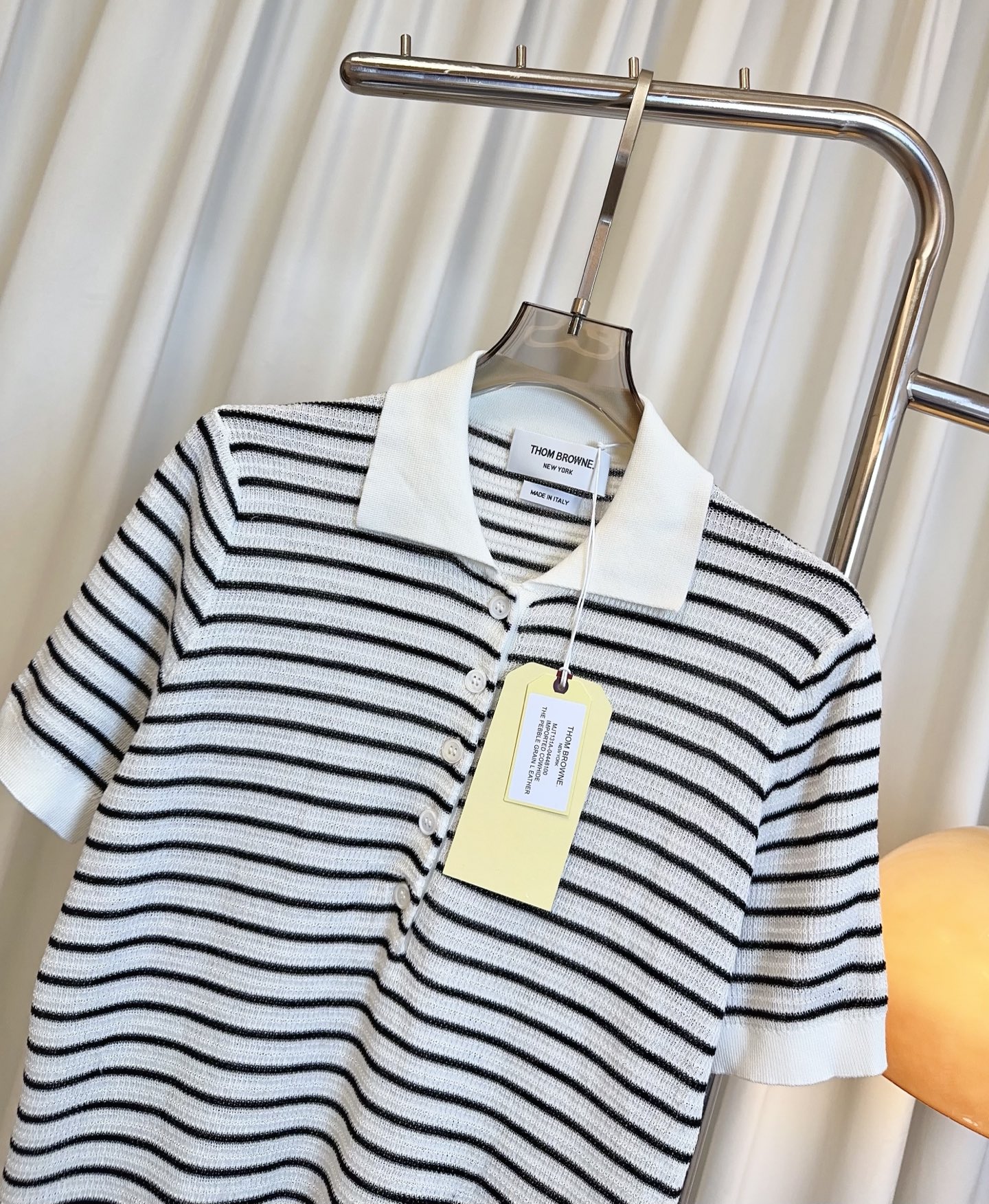 “THOM B** New School Custom Suit: Single-handed Female, Stripes, Collars, Twirl Fabric” - 图片 4