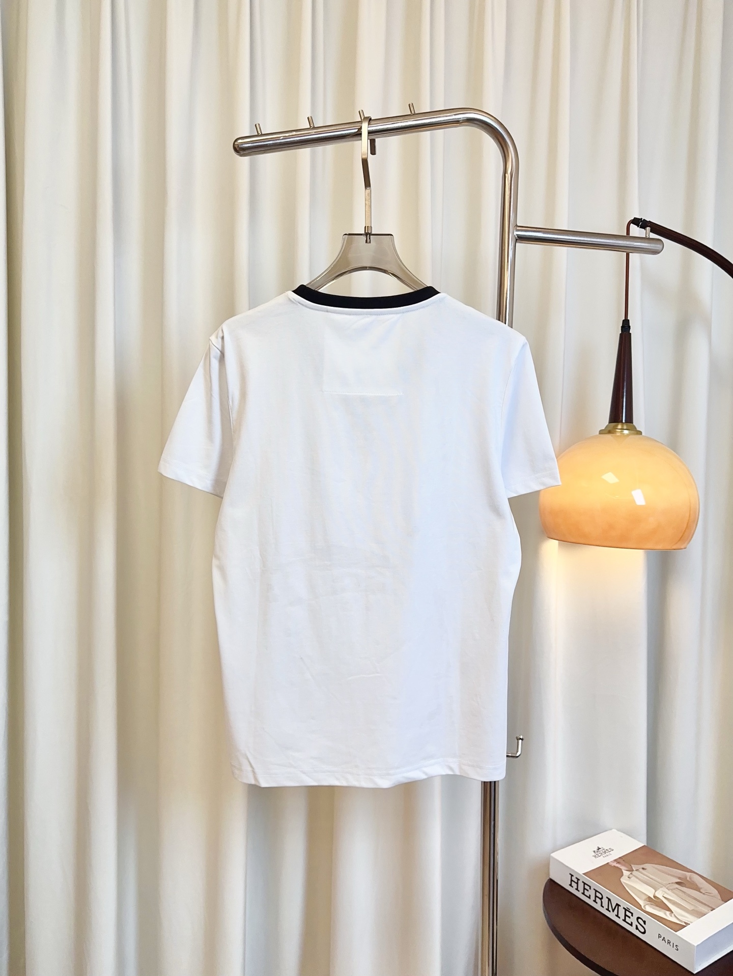 High-End Women’s Suit with Crystal Logo T-Shirt: Premium Quality, Customized Cotton Fabric - 图片 2