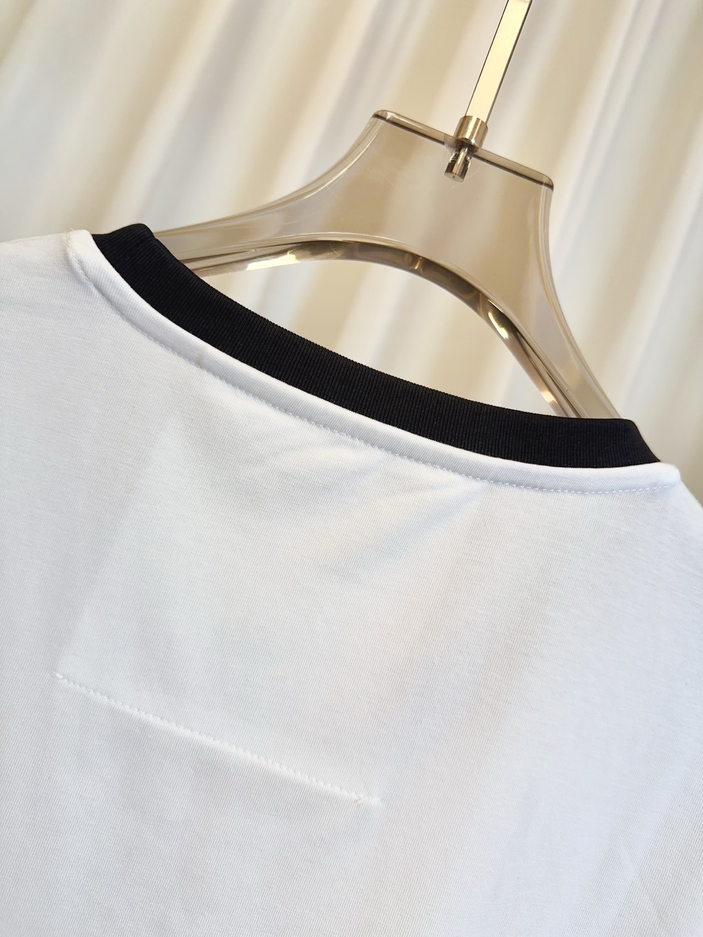 High-End Women’s Suit with Crystal Logo T-Shirt: Premium Quality, Customized Cotton Fabric - 图片 7