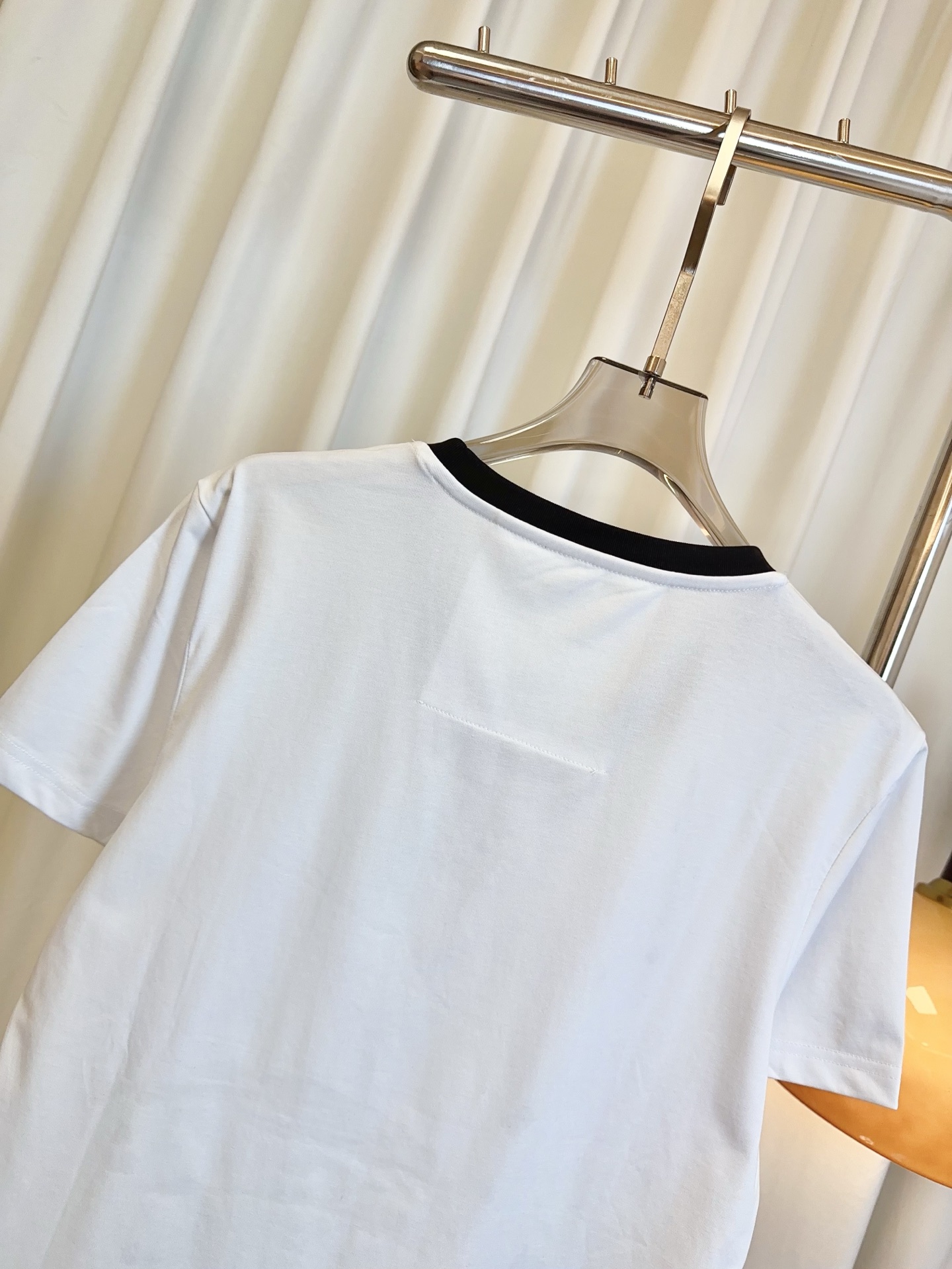 High-End Women’s Suit with Crystal Logo T-Shirt: Premium Quality, Customized Cotton Fabric - 图片 5