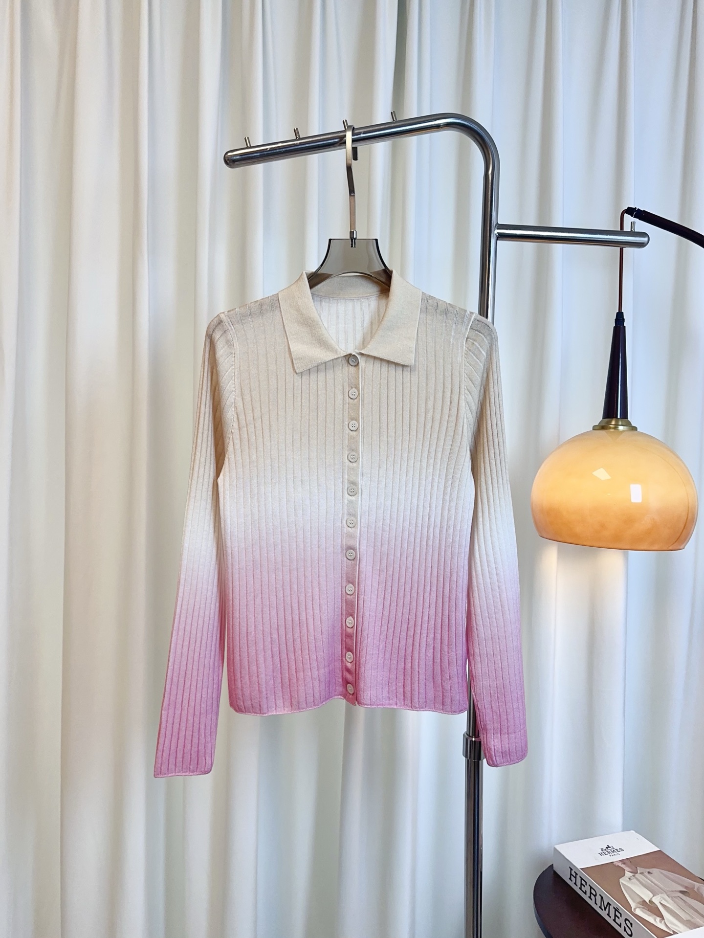 “High-Quality Women’s Clothes: Orle New Lace with Gradually Colored Fleece”