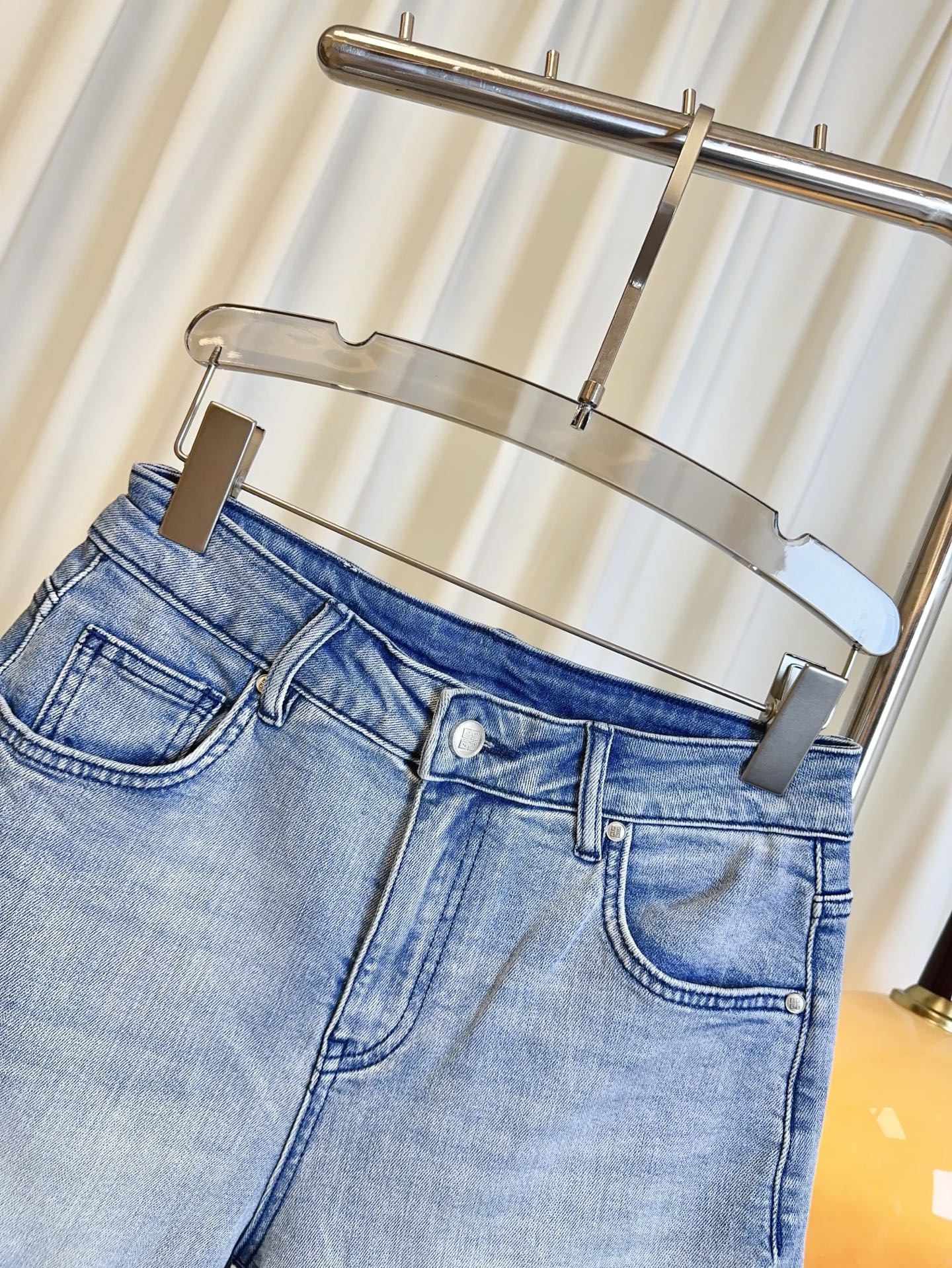 High-Quality Women’s Suit with New GIV** Logo Shorts: Top Quality, Customizable, Skin Comfort - 图片 4