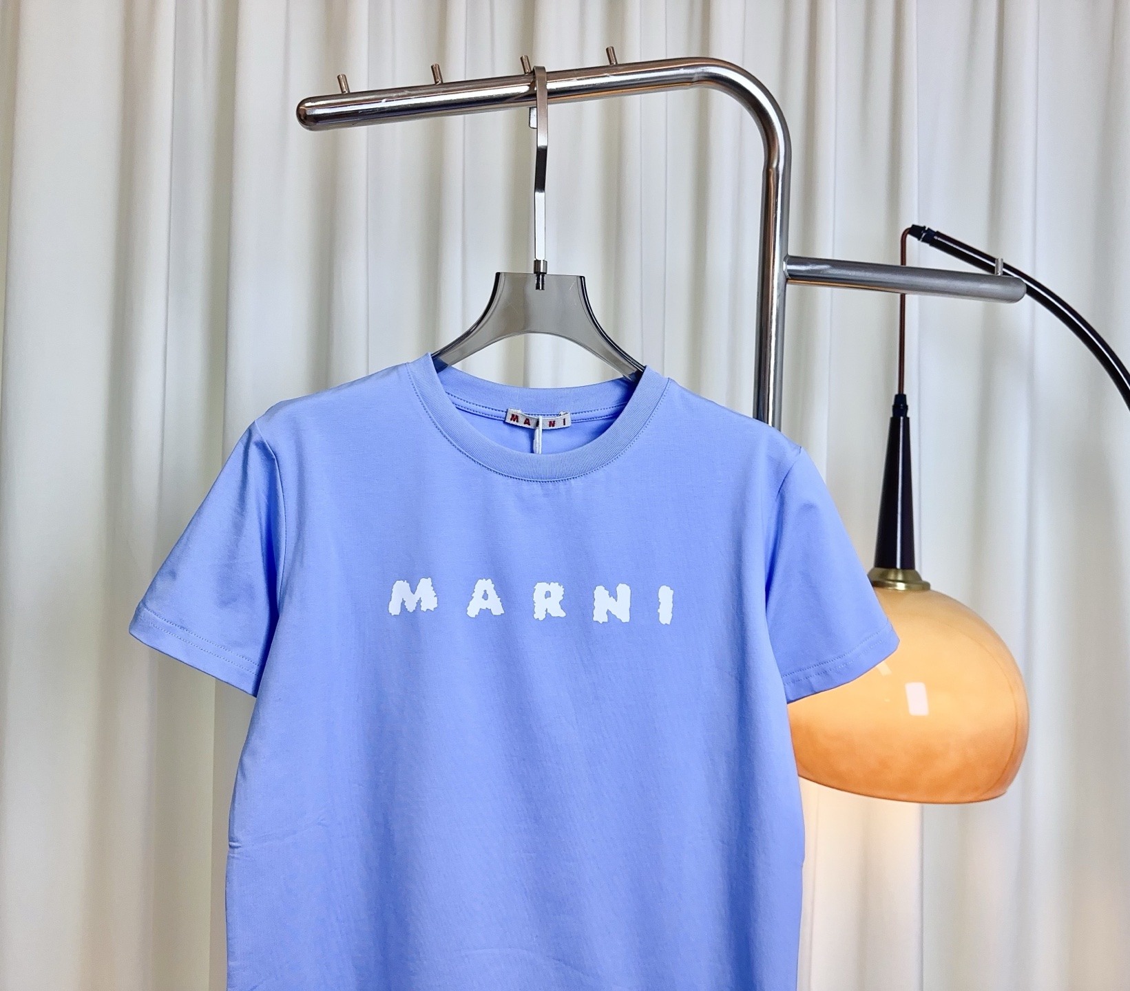 High-End Women’s Dress with Mar** Scrawl Logo T-Shirt: Premium Quality Cotton Fabrics, Soft and Comfortable. - 图片 3