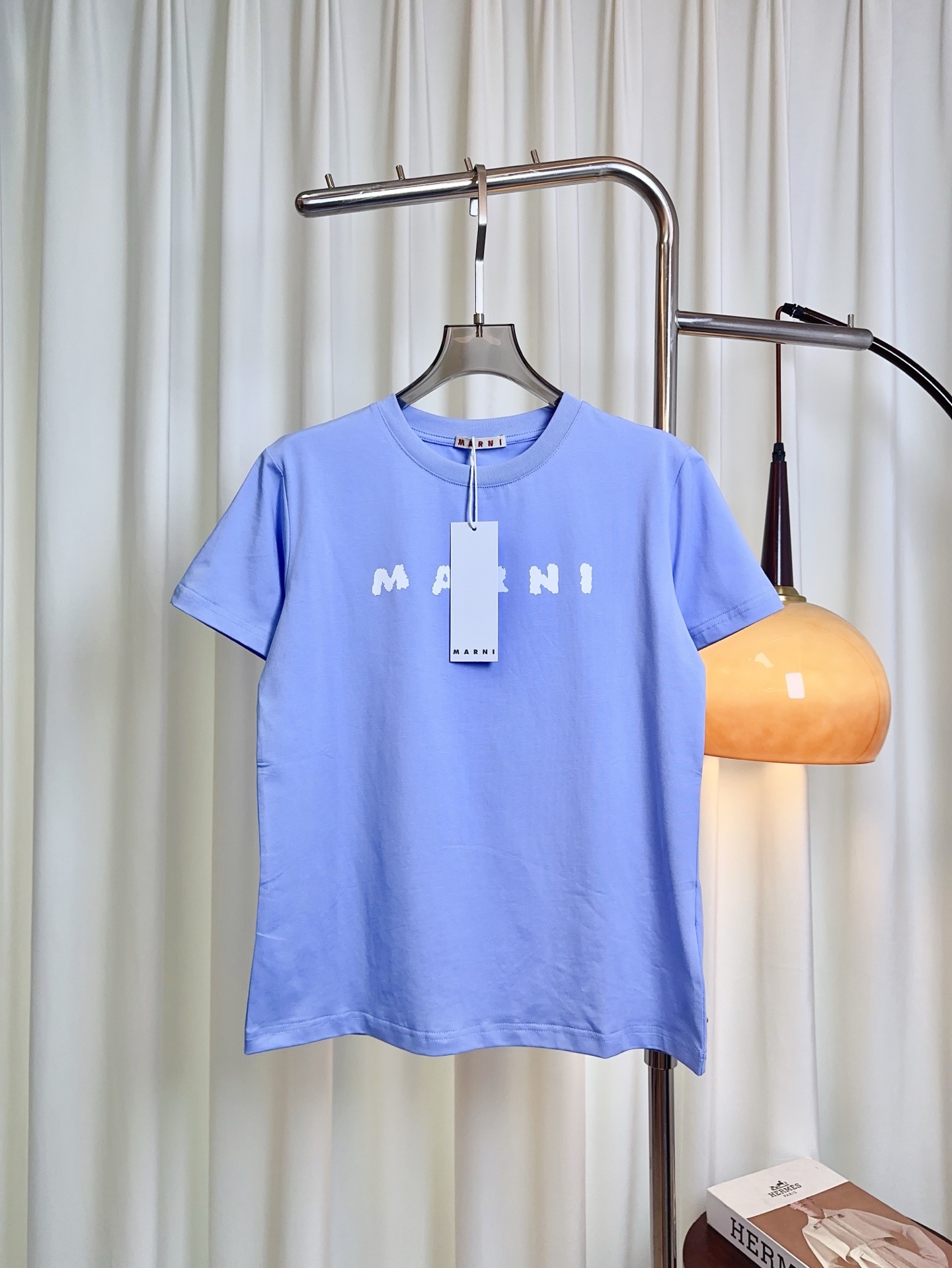 High-End Women’s Dress with Mar** Scrawl Logo T-Shirt: Premium Quality Cotton Fabrics, Soft and Comfortable. - 图片 5