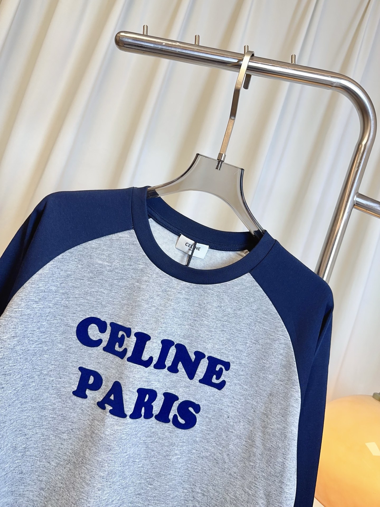 “Customized Pure T-shirt for Single Women: Comfortable, Stylish, with Pocket Sleeves” - 图片 4