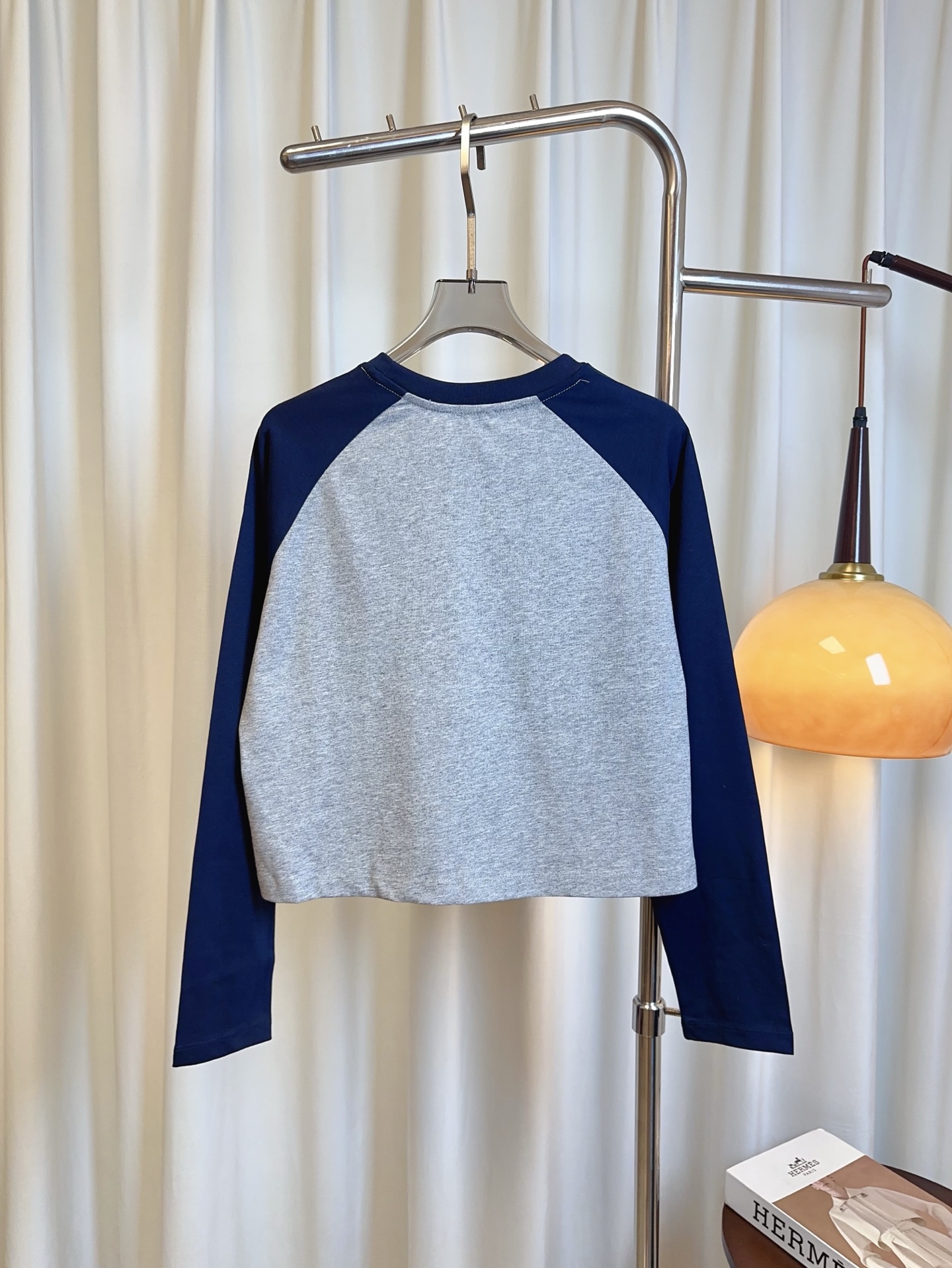 “Customized Pure T-shirt for Single Women: Comfortable, Stylish, with Pocket Sleeves” - 图片 2