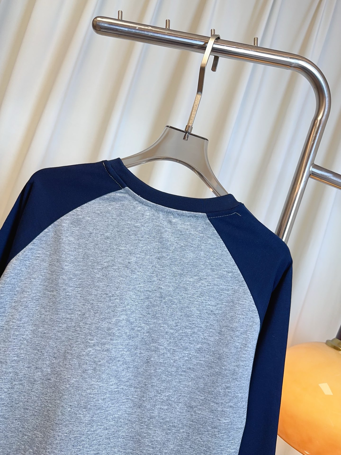 “Customized Pure T-shirt for Single Women: Comfortable, Stylish, with Pocket Sleeves” - 图片 5