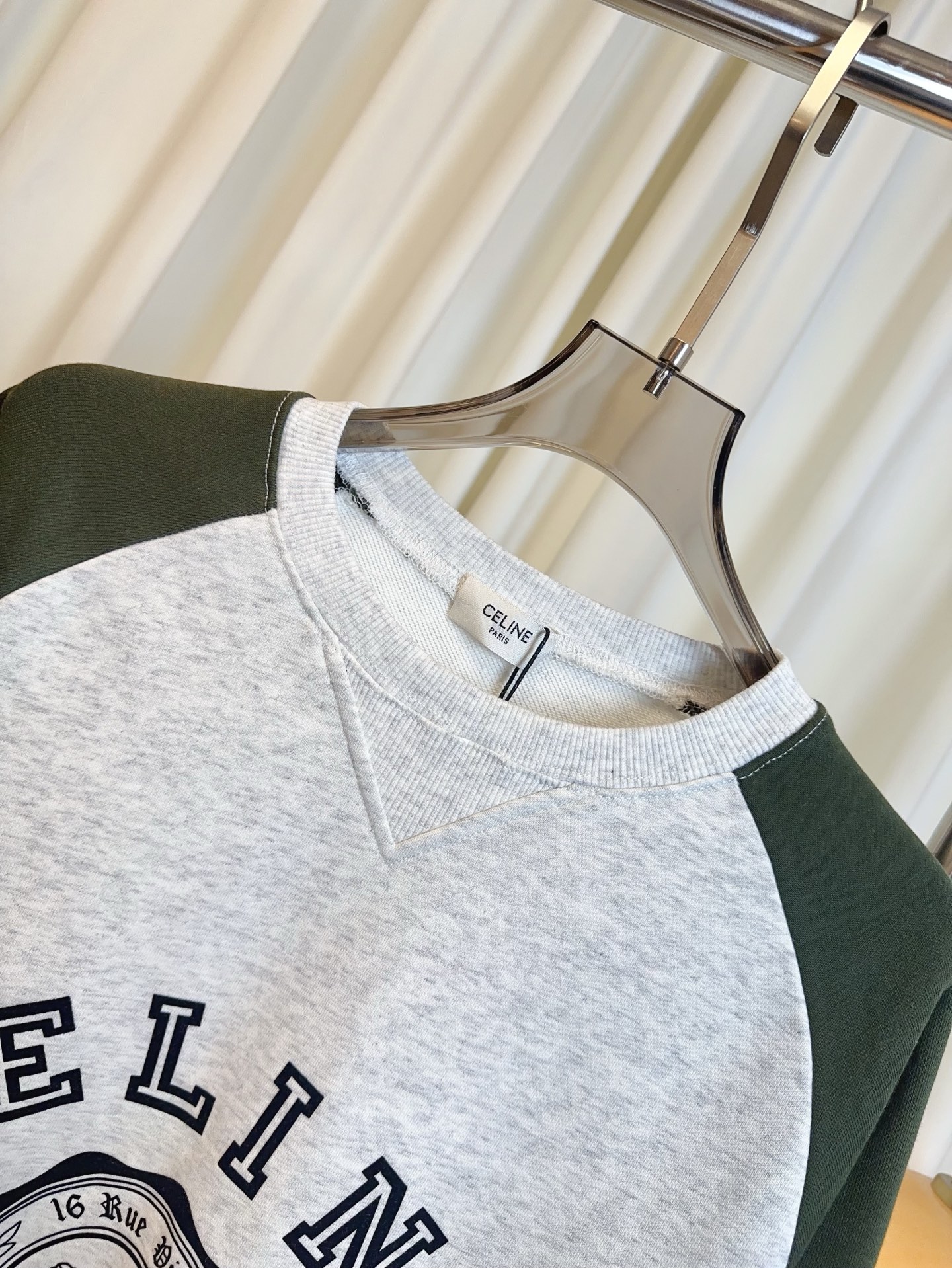 Stylish Velvet Emblem Logo Vest with Shoulder Sleeves and Custom Tweezer: Top Quality. - 图片 6