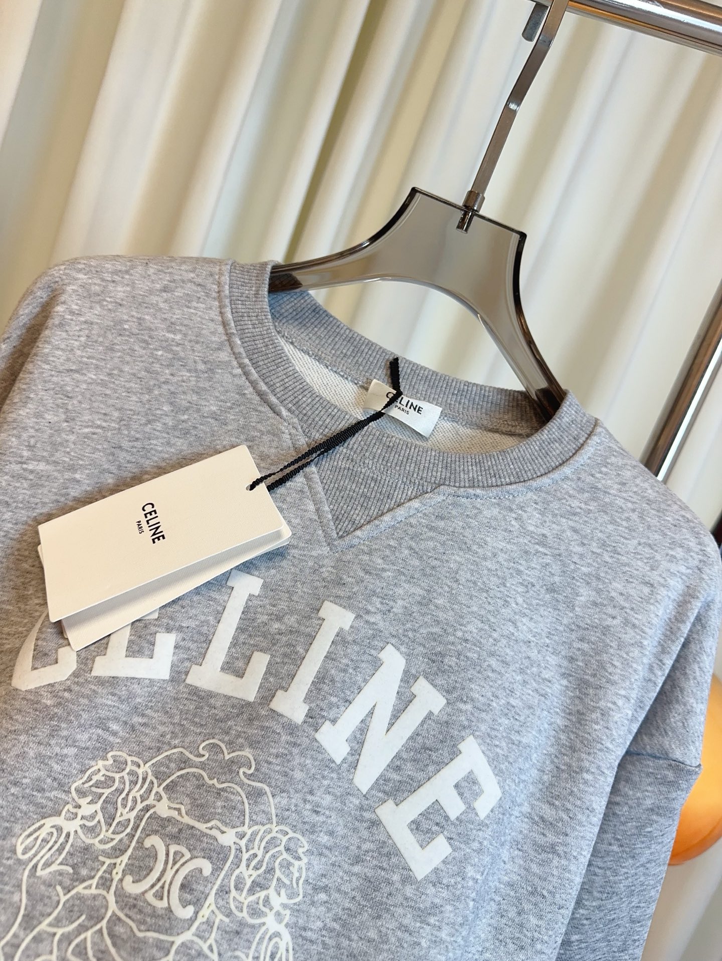 New Velvet Emblem Logo Female Suit with Shoulder-Sleeved Design and Custom Tweezer - 图片 6