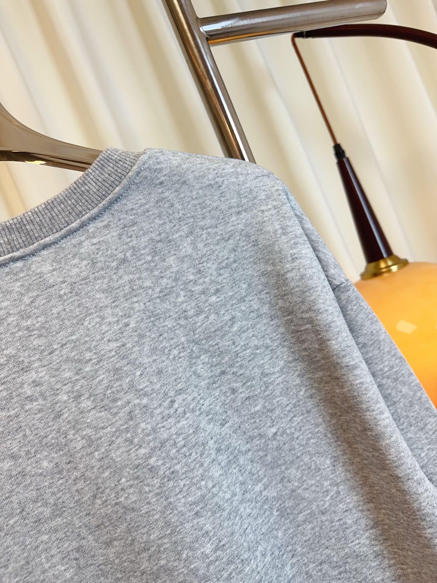 New Velvet Emblem Logo Female Suit with Shoulder-Sleeved Design and Custom Tweezer - 图片 7