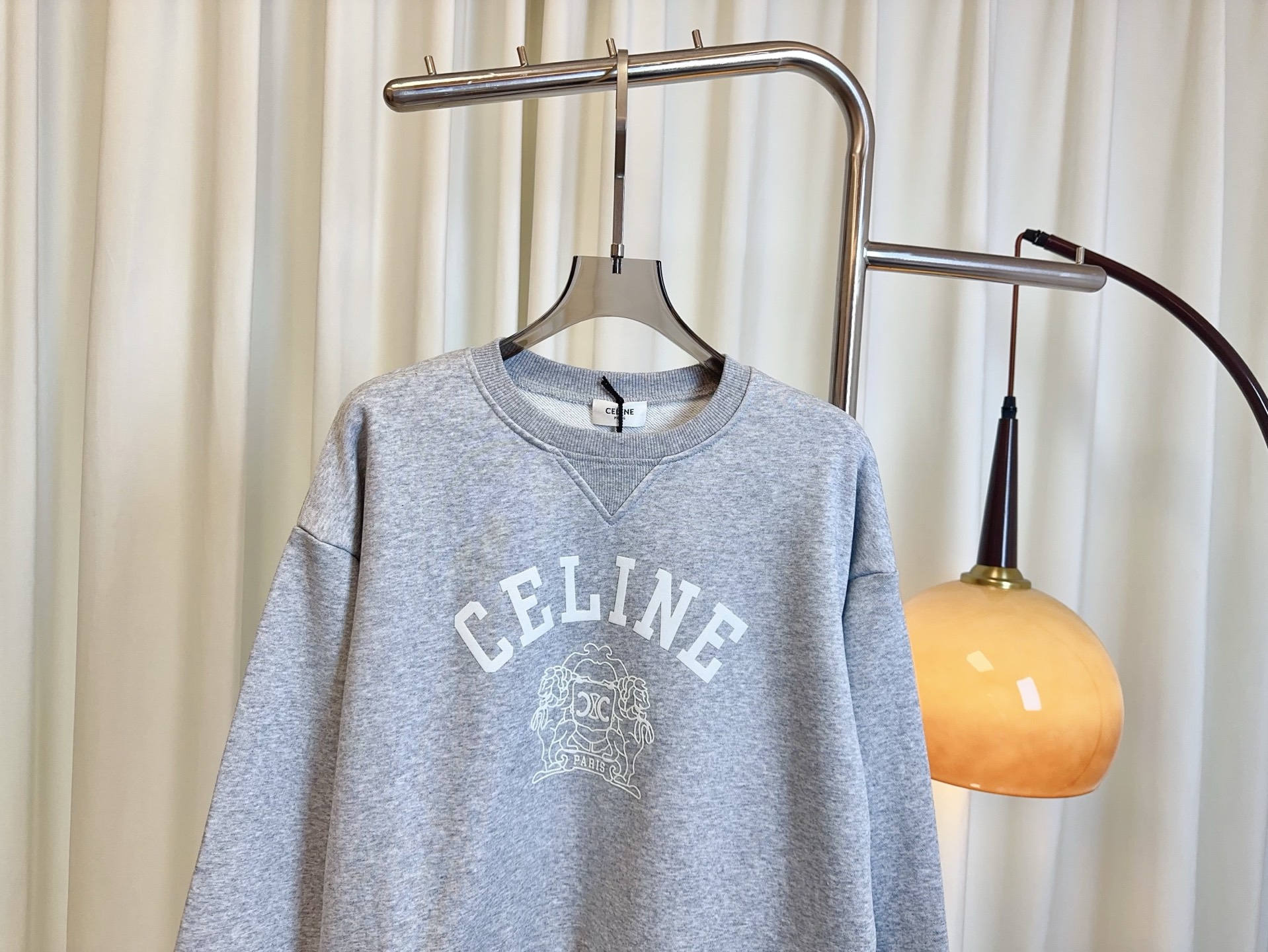 New Velvet Emblem Logo Female Suit with Shoulder-Sleeved Design and Custom Tweezer - 图片 3