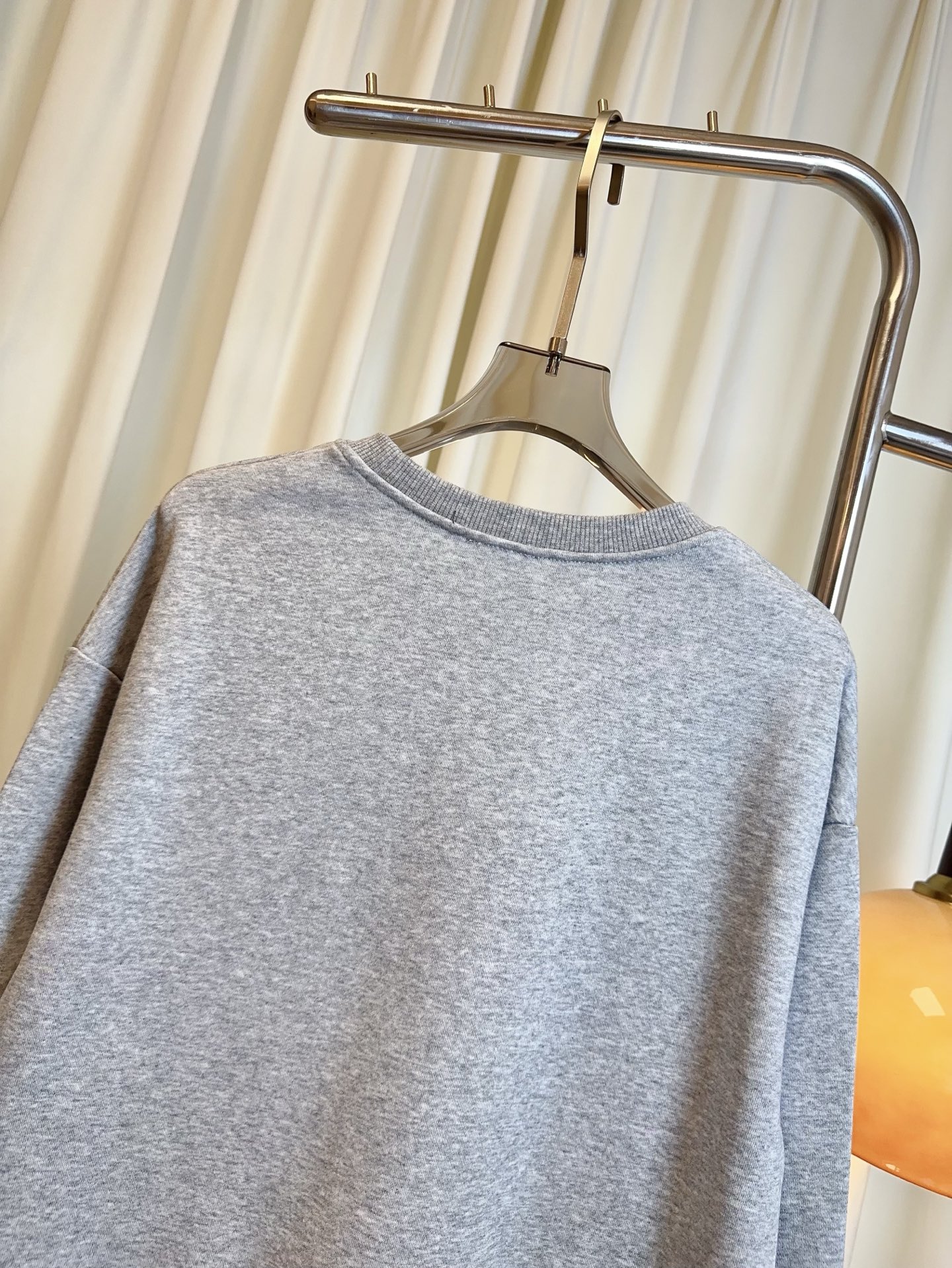 New Velvet Emblem Logo Female Suit with Shoulder-Sleeved Design and Custom Tweezer - 图片 5