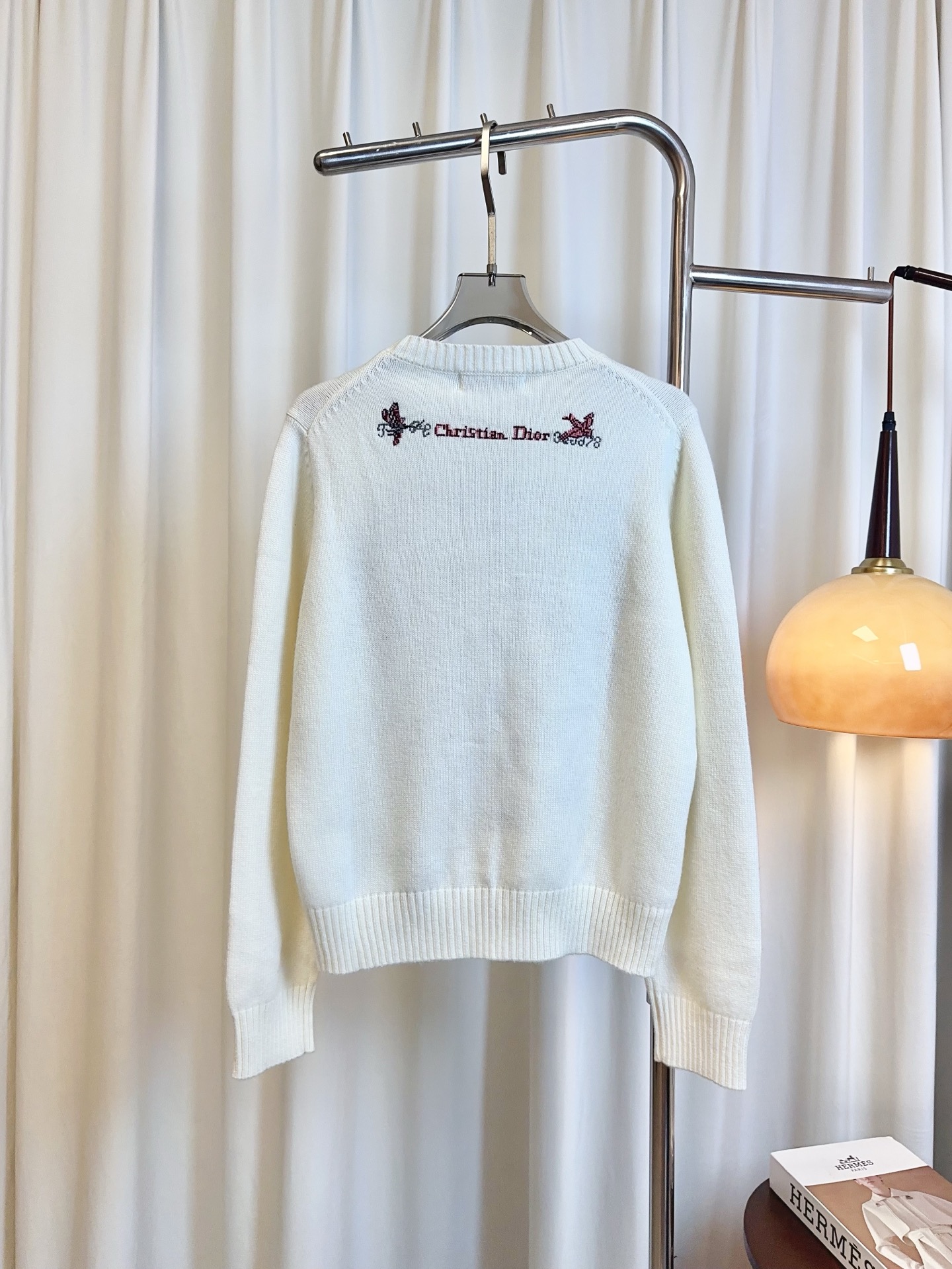 “Custom Wool Velvet Shirt with Heart Embroidery Logo: High-Quality Craft and Comfort in Single-Size Female Suit” - 图片 2