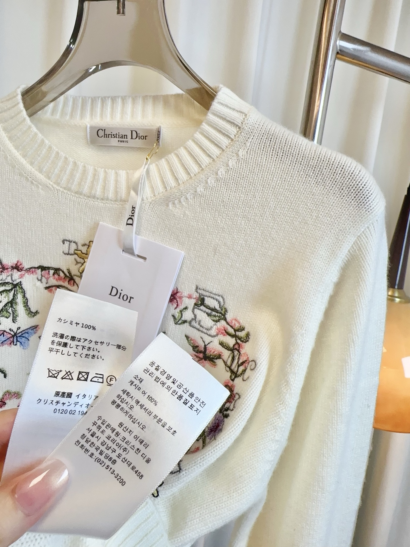 “Custom Wool Velvet Shirt with Heart Embroidery Logo: High-Quality Craft and Comfort in Single-Size Female Suit” - 图片 8