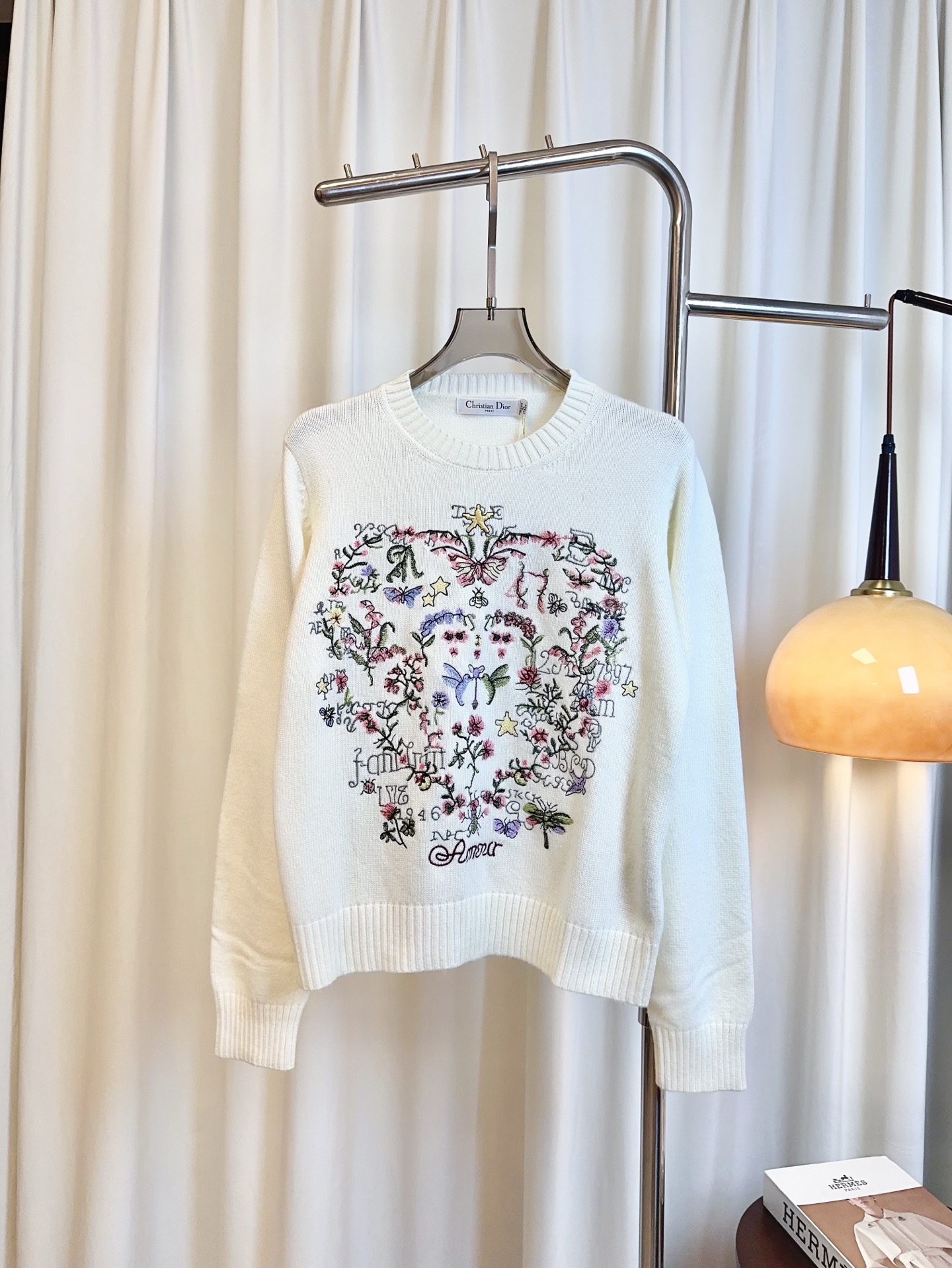 “Custom Wool Velvet Shirt with Heart Embroidery Logo: High-Quality Craft and Comfort in Single-Size Female Suit” - 图片 1