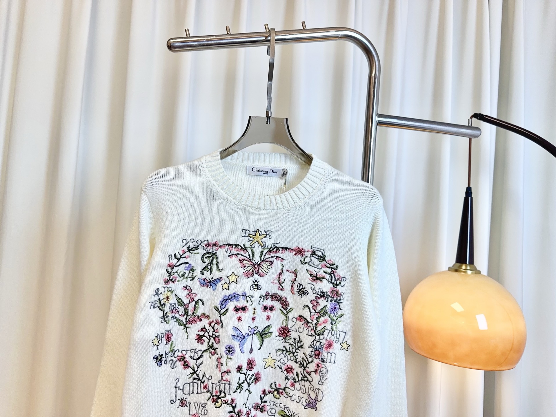 “Custom Wool Velvet Shirt with Heart Embroidery Logo: High-Quality Craft and Comfort in Single-Size Female Suit” - 图片 3