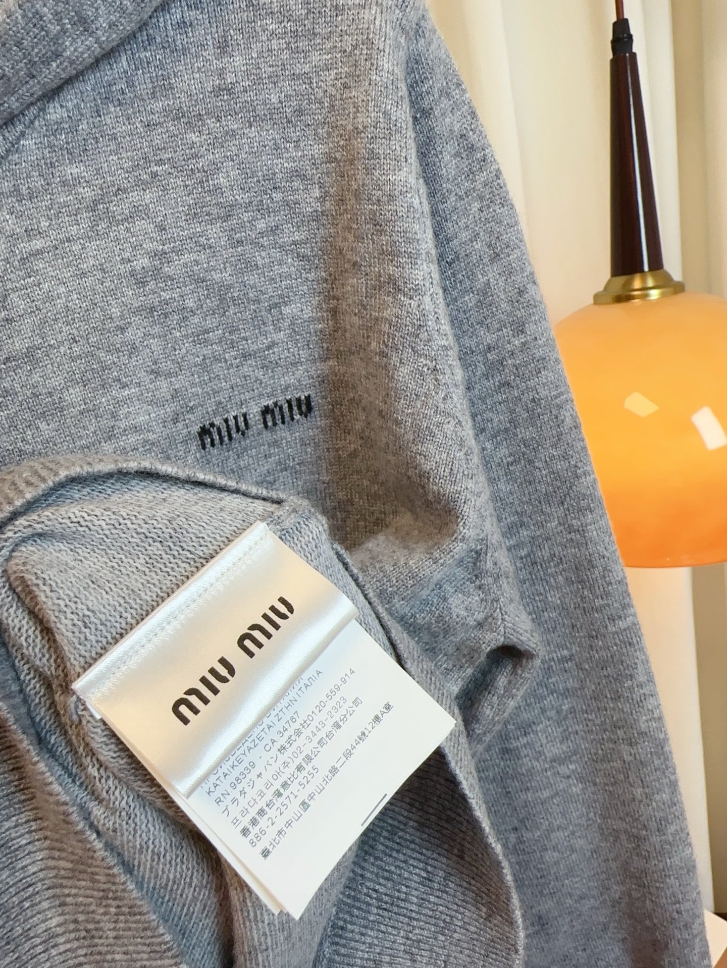 “High-Quality Women’s Suit with Logo Caps: Wool Fabric, Stretching, Custom Fit, Daily Wear” - 图片 7