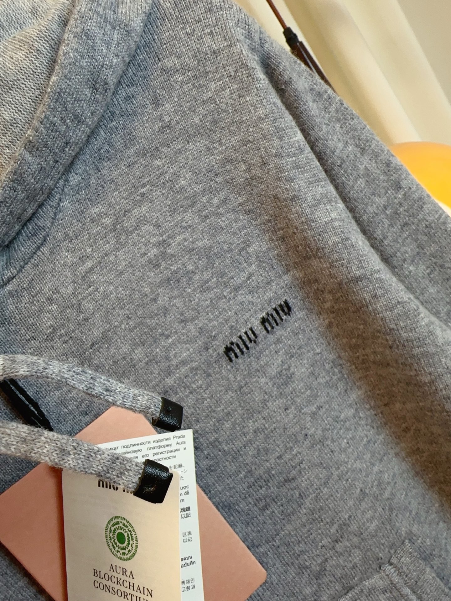 “High-Quality Women’s Suit with Logo Caps: Wool Fabric, Stretching, Custom Fit, Daily Wear” - 图片 6
