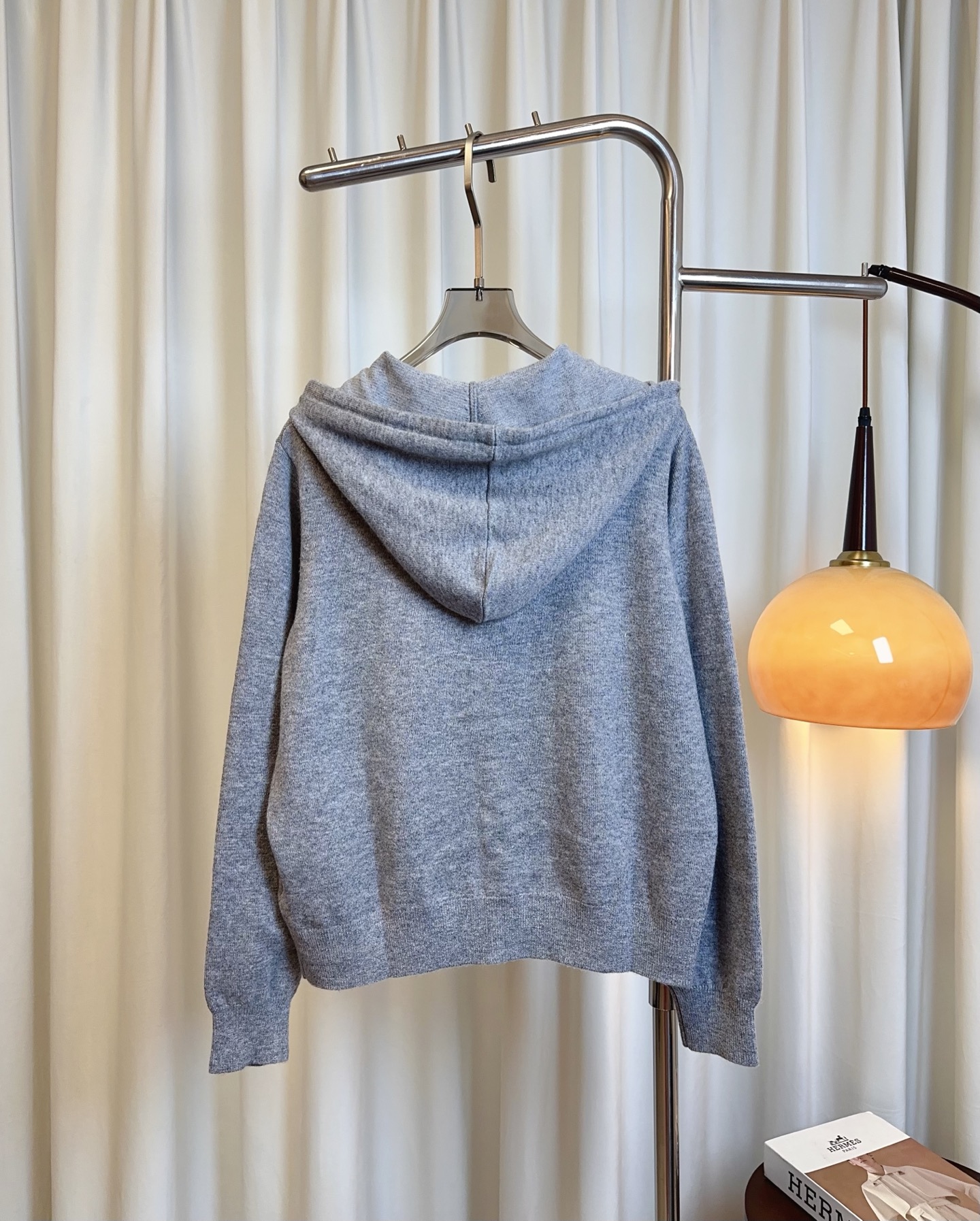 “High-Quality Women’s Suit with Logo Caps: Wool Fabric, Stretching, Custom Fit, Daily Wear” - 图片 2