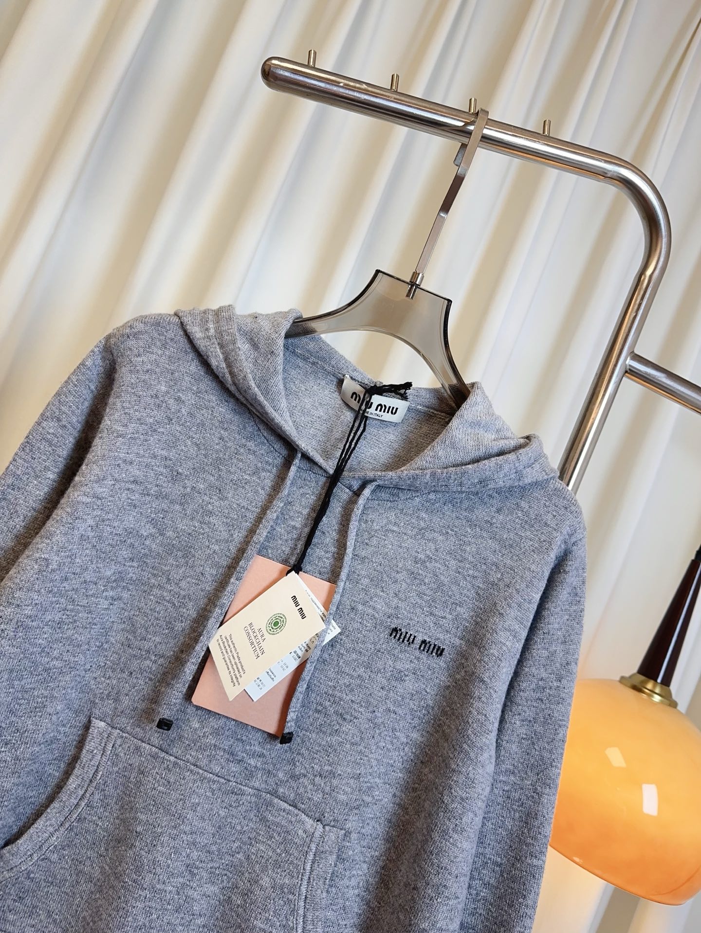 “High-Quality Women’s Suit with Logo Caps: Wool Fabric, Stretching, Custom Fit, Daily Wear” - 图片 4