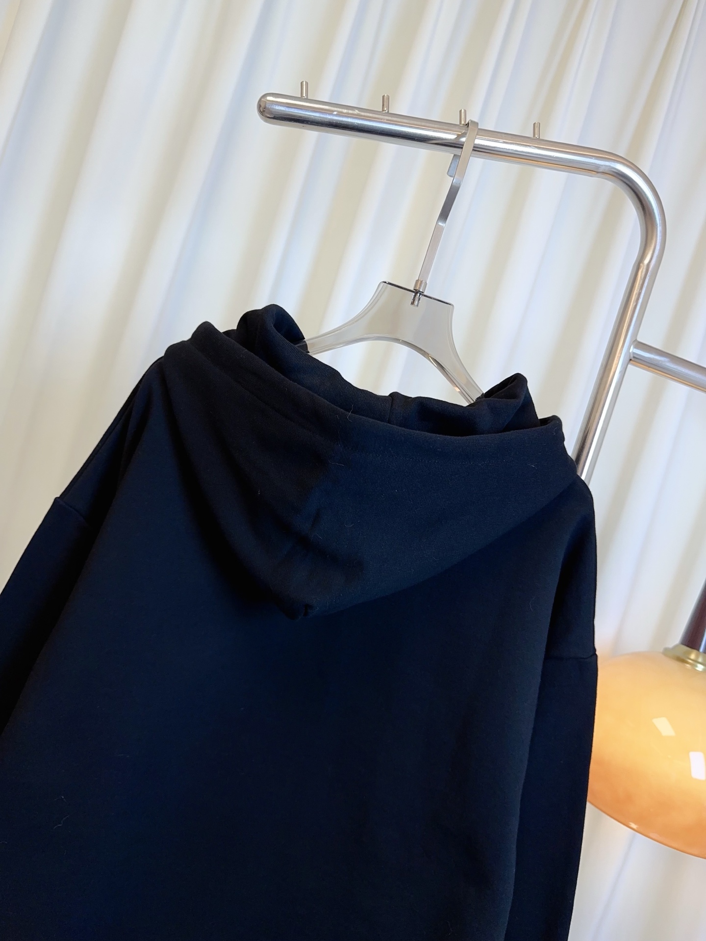“High-Quality Custom Women’s Clothing: Colored Stamped Romo Hoodie in Pure Cotton, Comfortable Skin, Top Quality” - 图片 5
