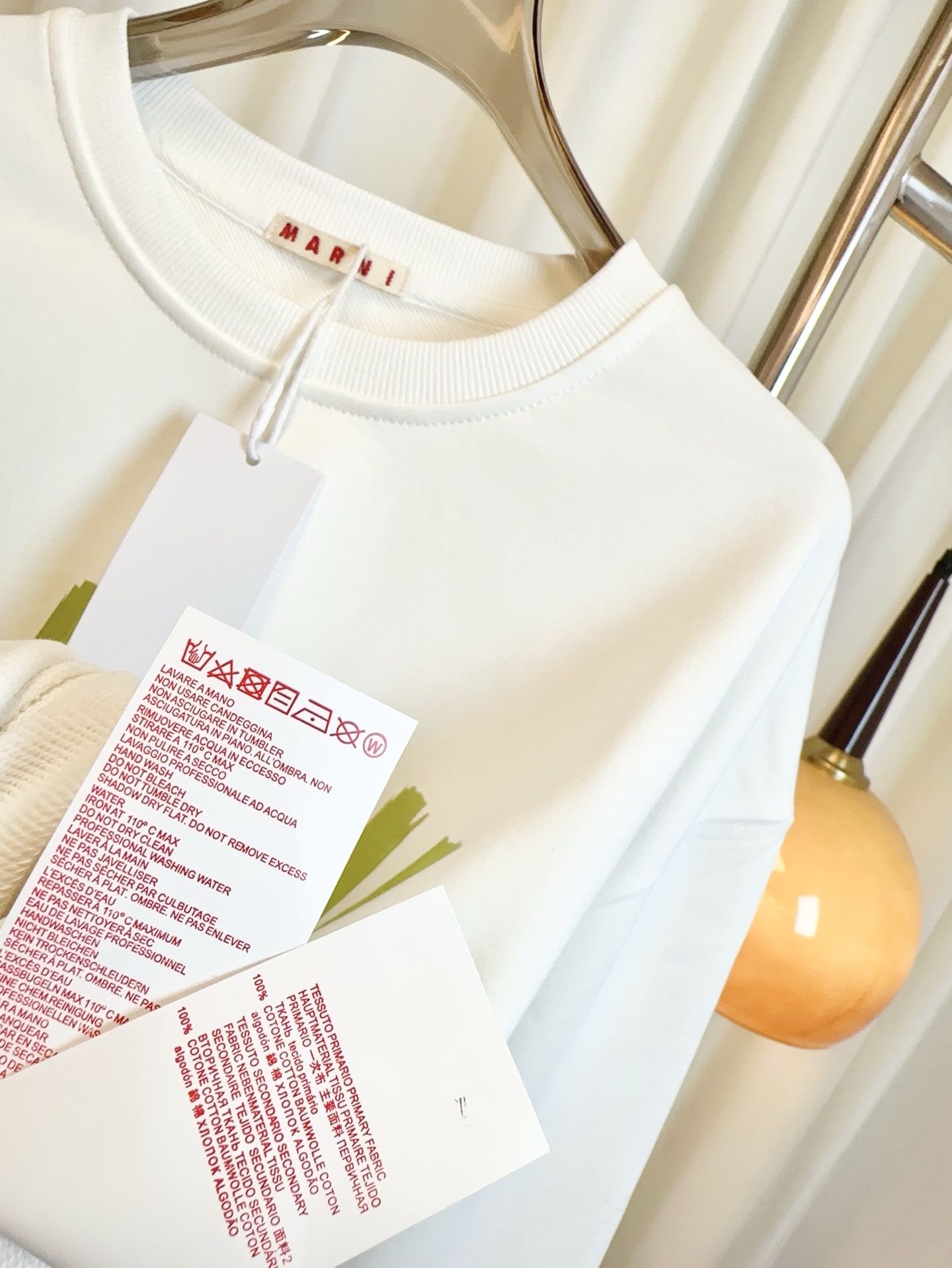 “Stylish Single Women’s Suit: High-Quality Cotton Blend in White and Green” - 图片 8