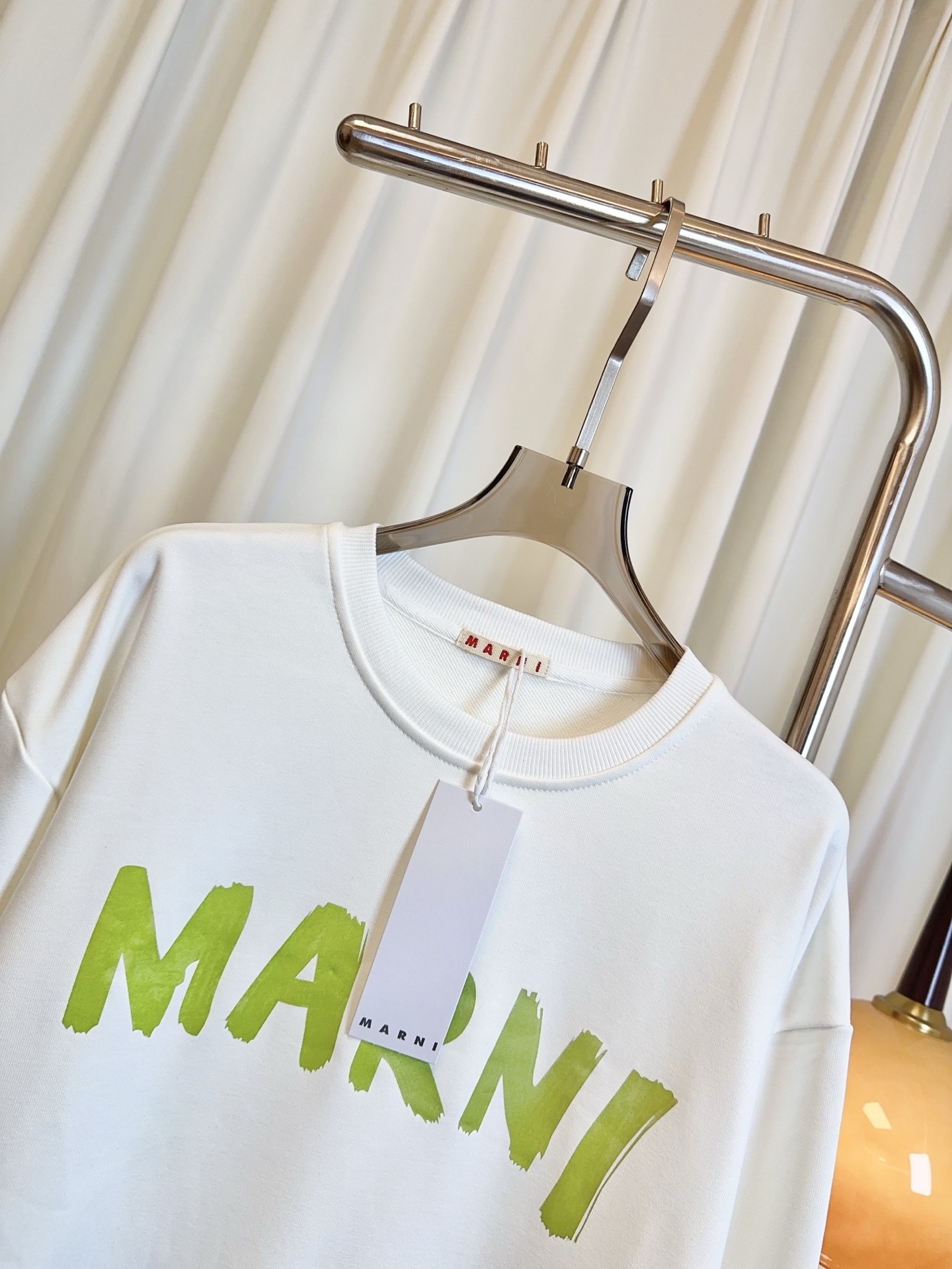 “Stylish Single Women’s Suit: High-Quality Cotton Blend in White and Green” - 图片 6