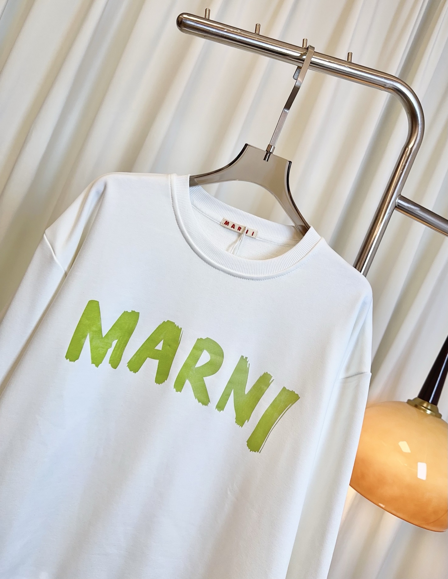 “Stylish Single Women’s Suit: High-Quality Cotton Blend in White and Green” - 图片 4