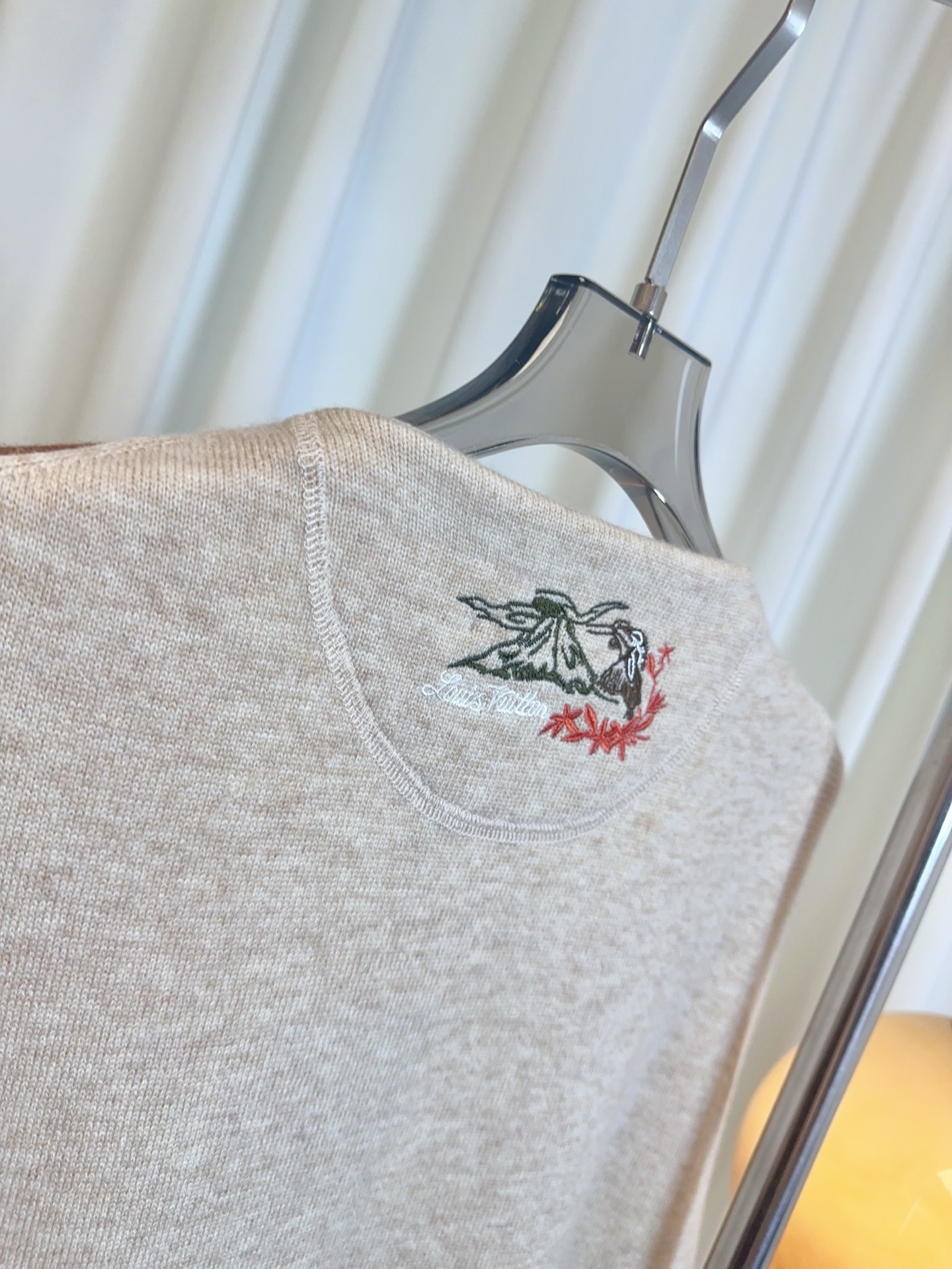 “Diamond-Grained Embroidery Scrawl Vest: Top-Quality Women’s Clothing” - 图片 7