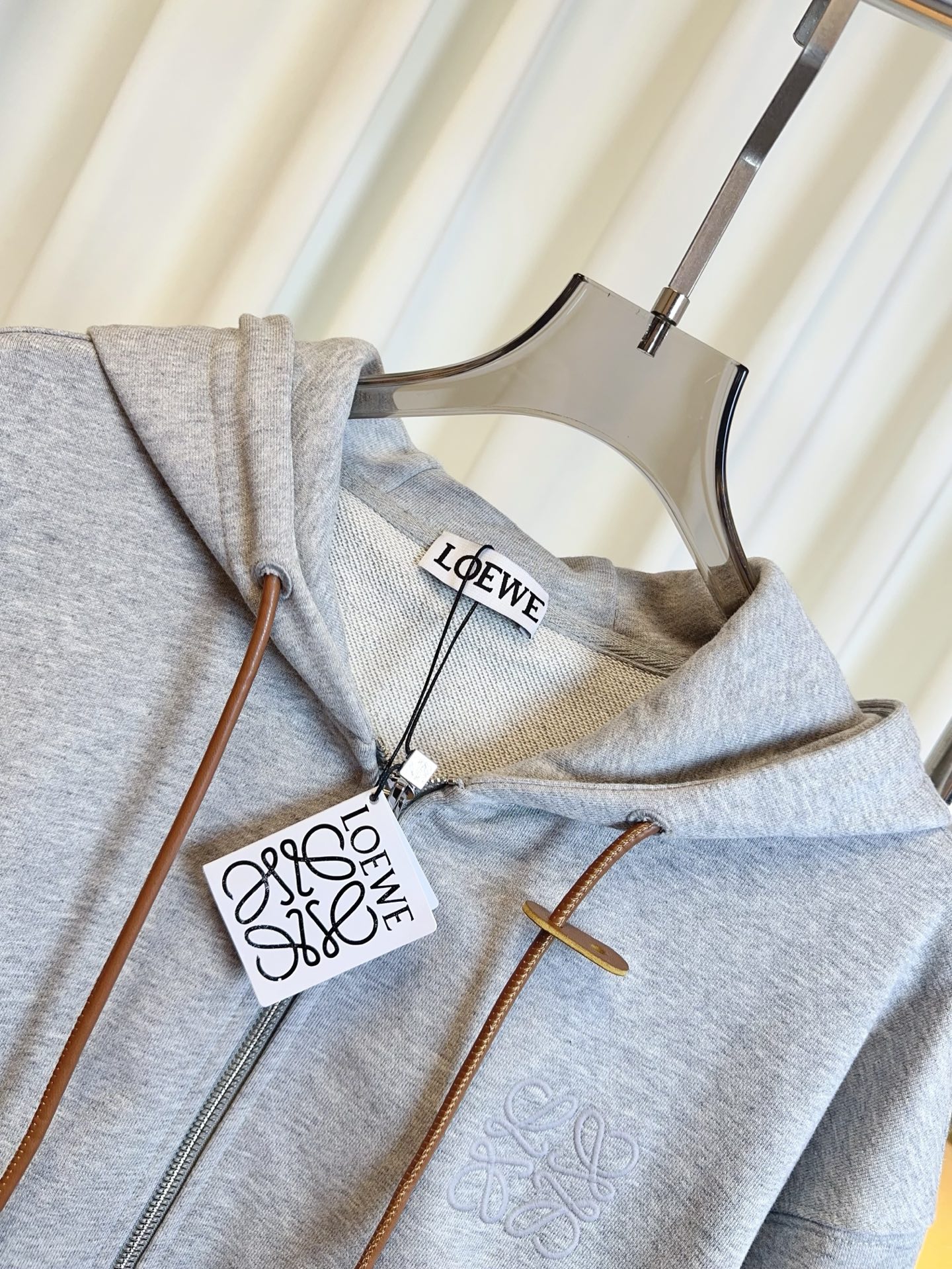 “Women’s Single-Rate Hard-Core Suit with Embroidery Logo and Customized Details” - 图片 6