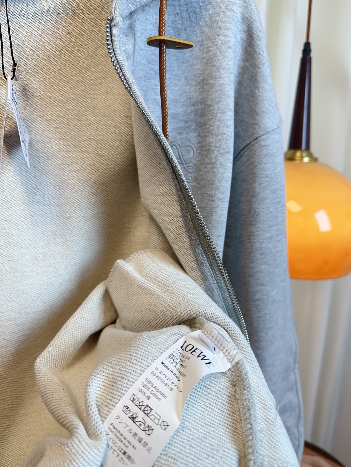 “Women’s Single-Rate Hard-Core Suit with Embroidery Logo and Customized Details” - 图片 8