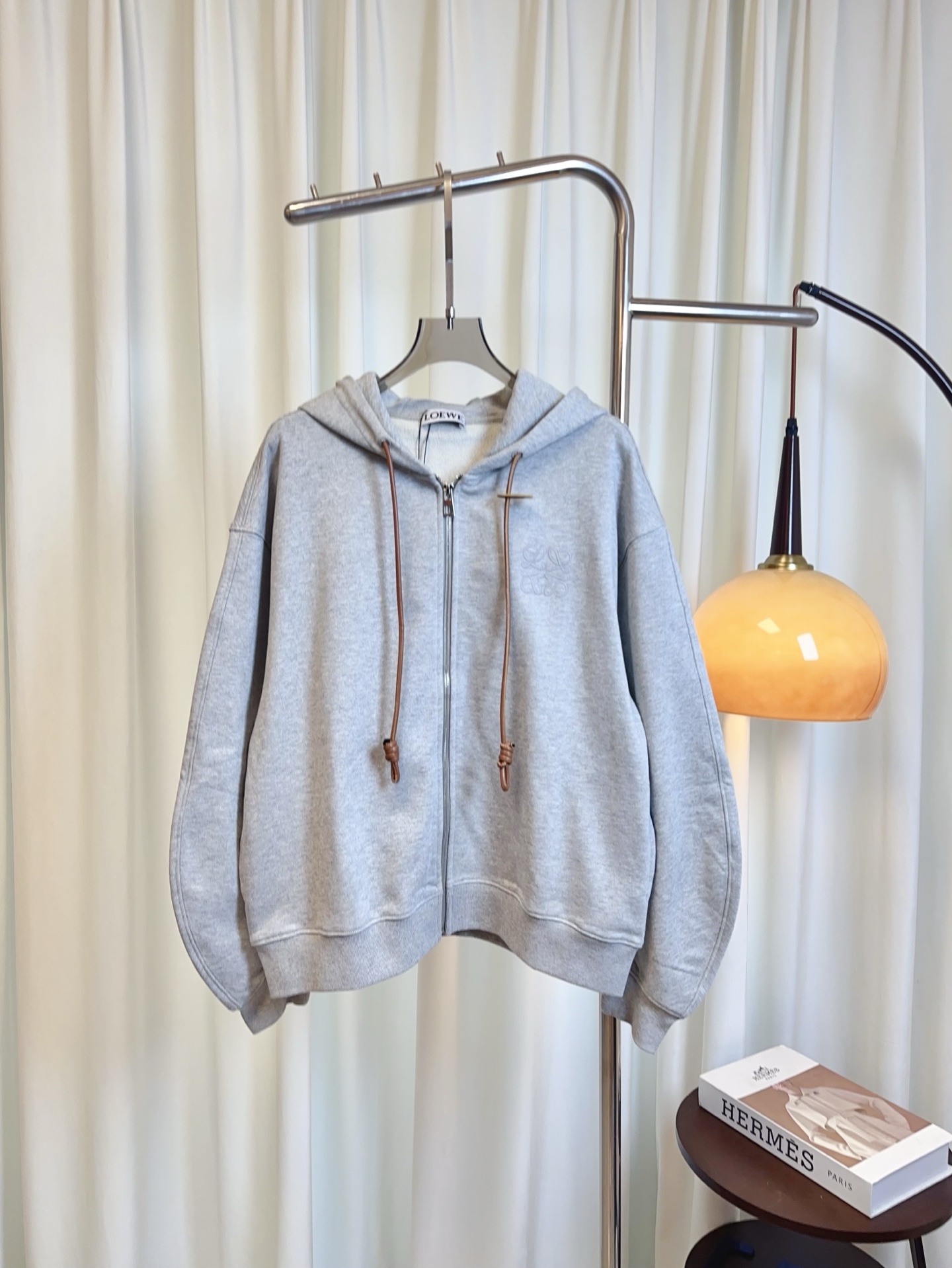 “Women’s Single-Rate Hard-Core Suit with Embroidery Logo and Customized Details” - 图片 1